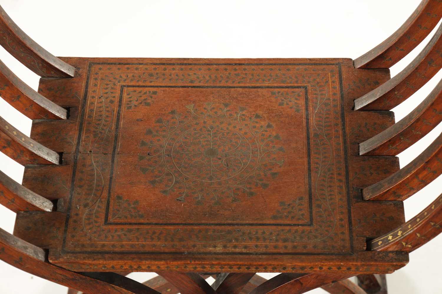 A 19TH CENTURY INDIAN HARDWOOD AND BRASS INLAID FOLDING SAVONAROLA ARMCHAIR - Image 5 of 8