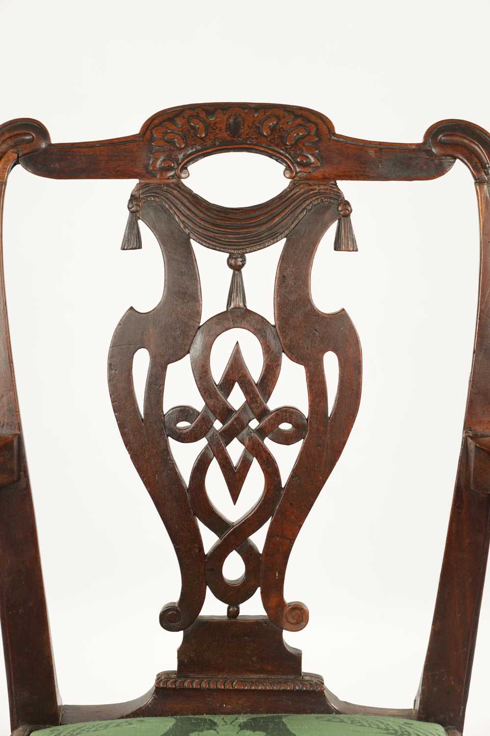 AN 18TH CENTURY WALNUT OPEN ARM CHAIR - Image 4 of 9