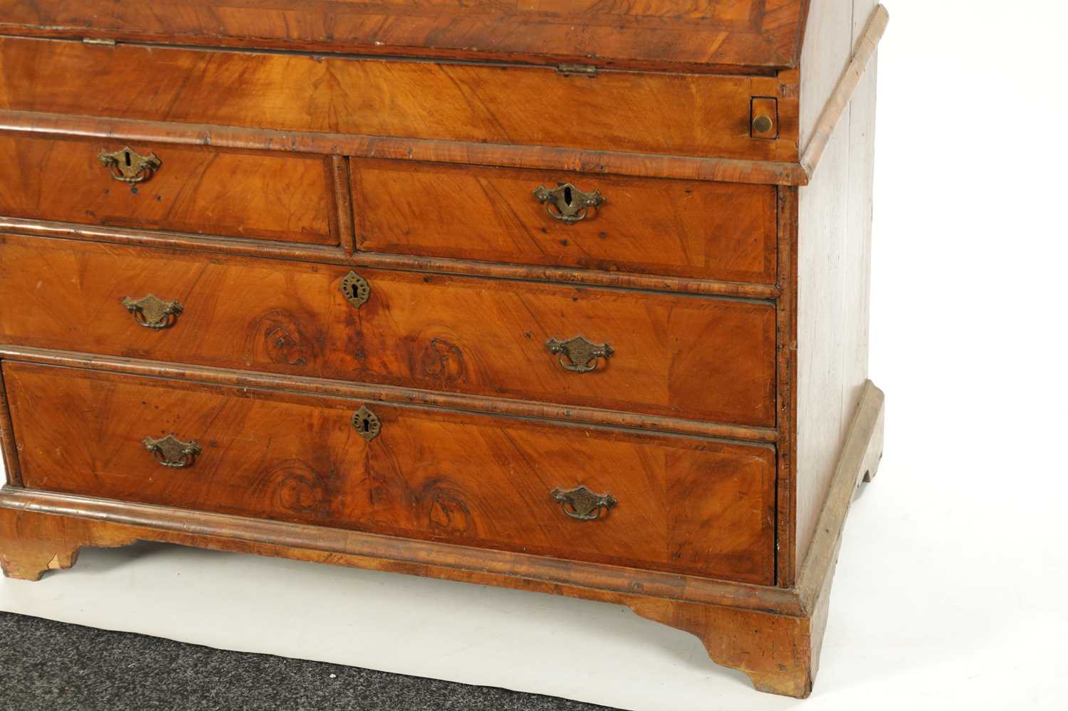 AN EARLY 18TH CENTURY FIGURED WALNUT AND OAK BREAK ARCHED TOP BUREAU BOOKCASE - Image 3 of 10