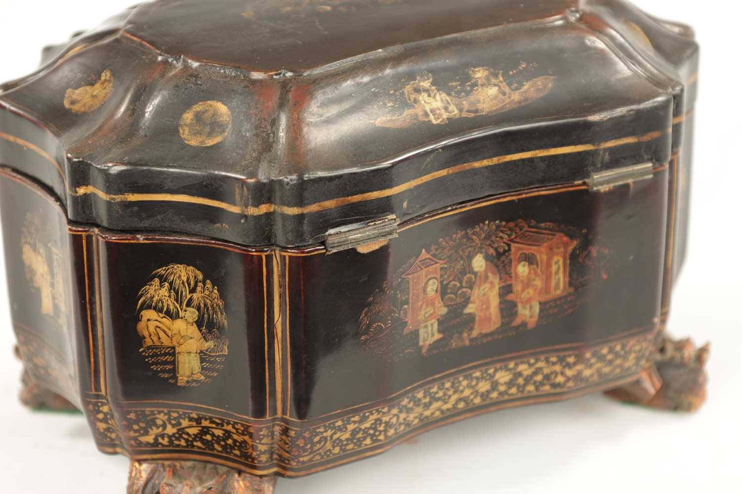 A 19TH CENTURY CHINESE EXPORT CHINOISERIE TEA CADDY - Image 7 of 8