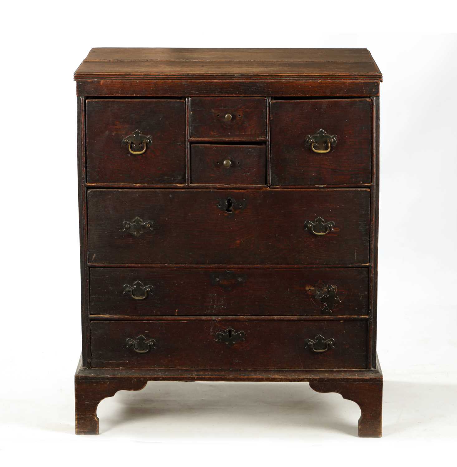 AN EARLY 19TH CENTURY OAK NORFOLK / SUFFOLK CHEST OF DRAWERS