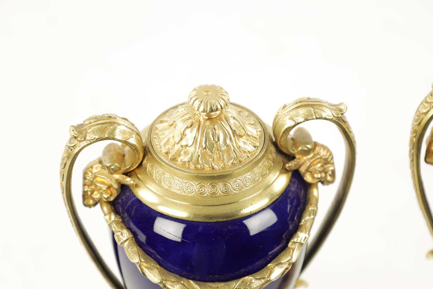 A PAIR OF REGENCY ORMOLU AND PORCELAIN CASSOLETTES IN THE MANNER OF MATTHEW BOLTON - Image 3 of 8