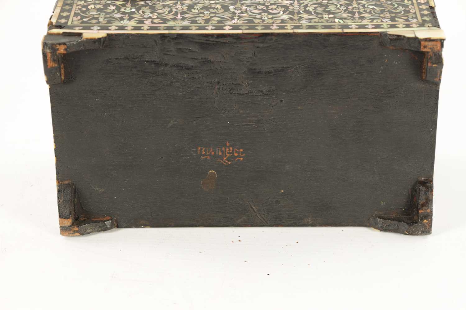 A RARE 17TH/18TH CENTURY INDO PORTUGUESE INLAID CASKET - Image 9 of 13