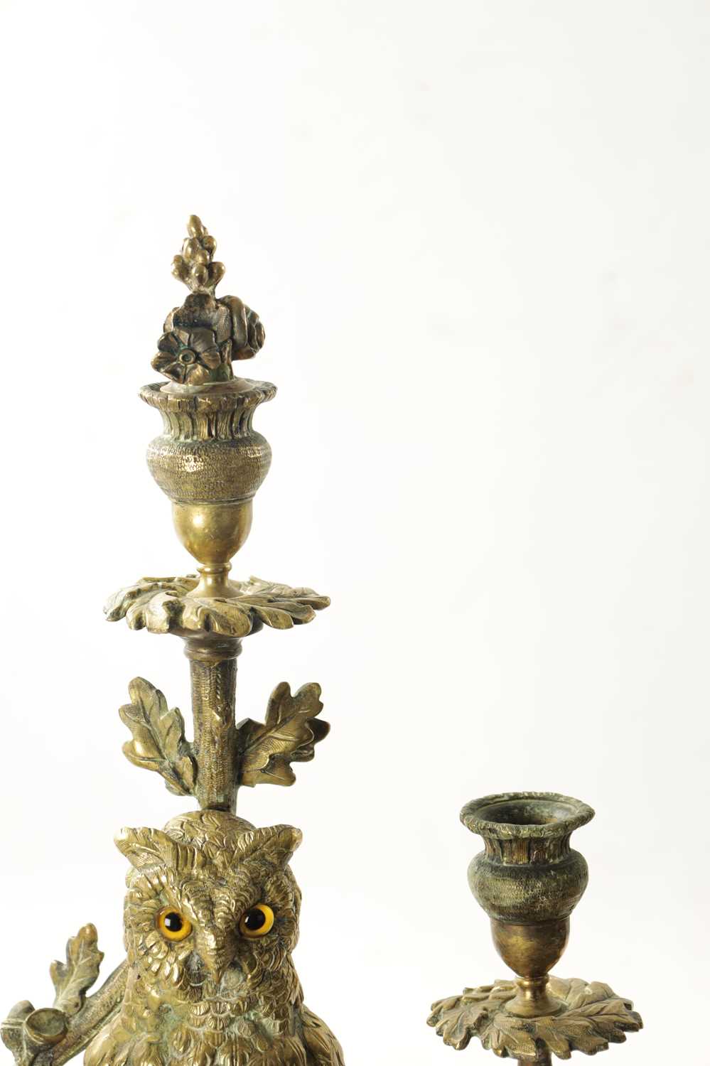 A FINE LATE 19TH CENTURY FRENCH BRONZE CLOCK GARNITURE - Bild 4 aus 12