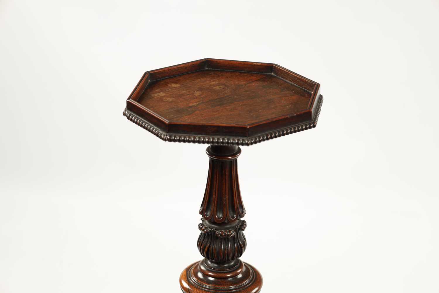 A MATCHED PAIR OF LATE REGENCY ROSEWOOD WINE TABLES IN THE MÄNNER OF GILLOWS - Image 4 of 12