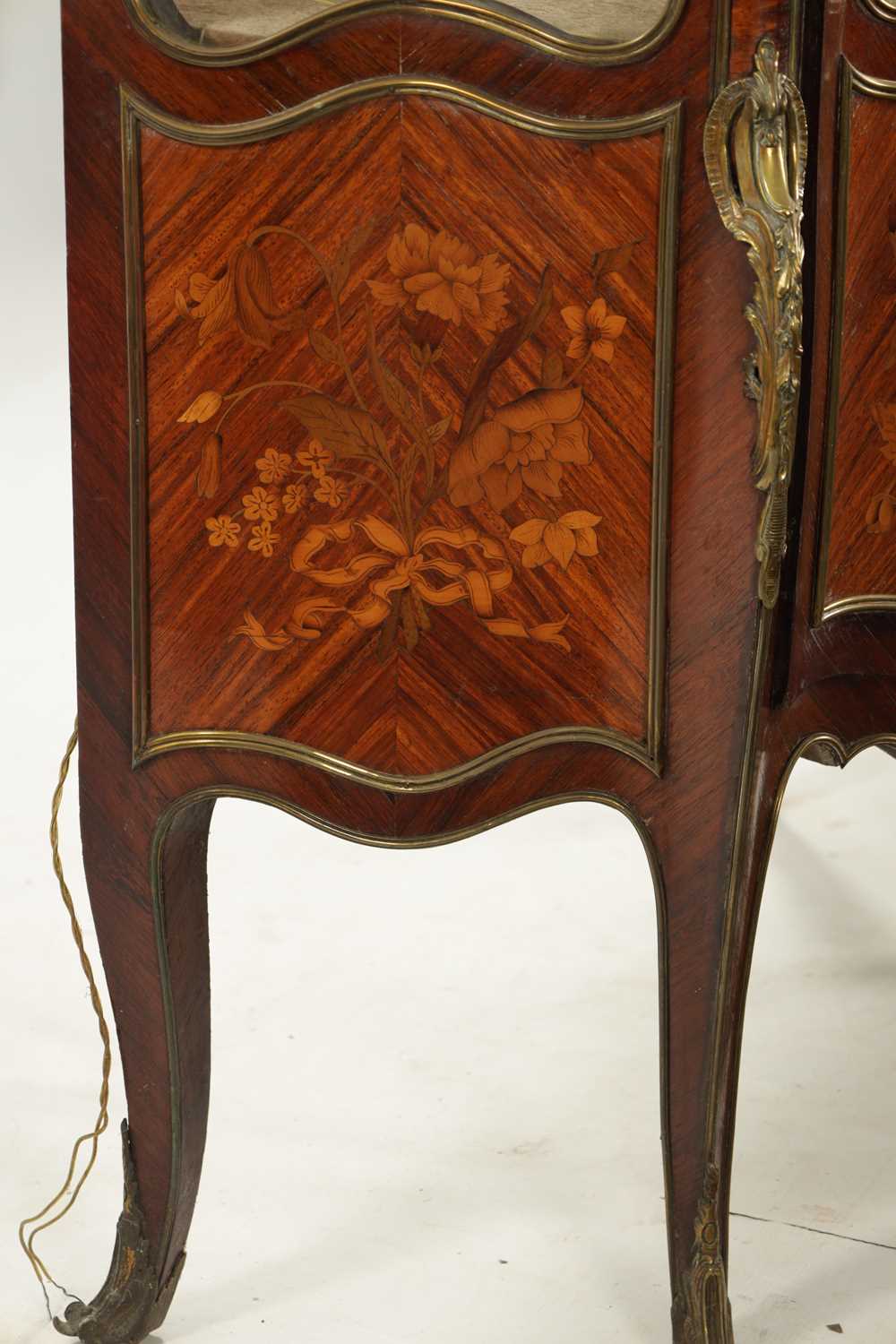 A 19TH CENTURY MARQUETRY INLAID ROSEWOOD RENE MARTIN DISPLAY CABINET / VITRENE - Image 7 of 9