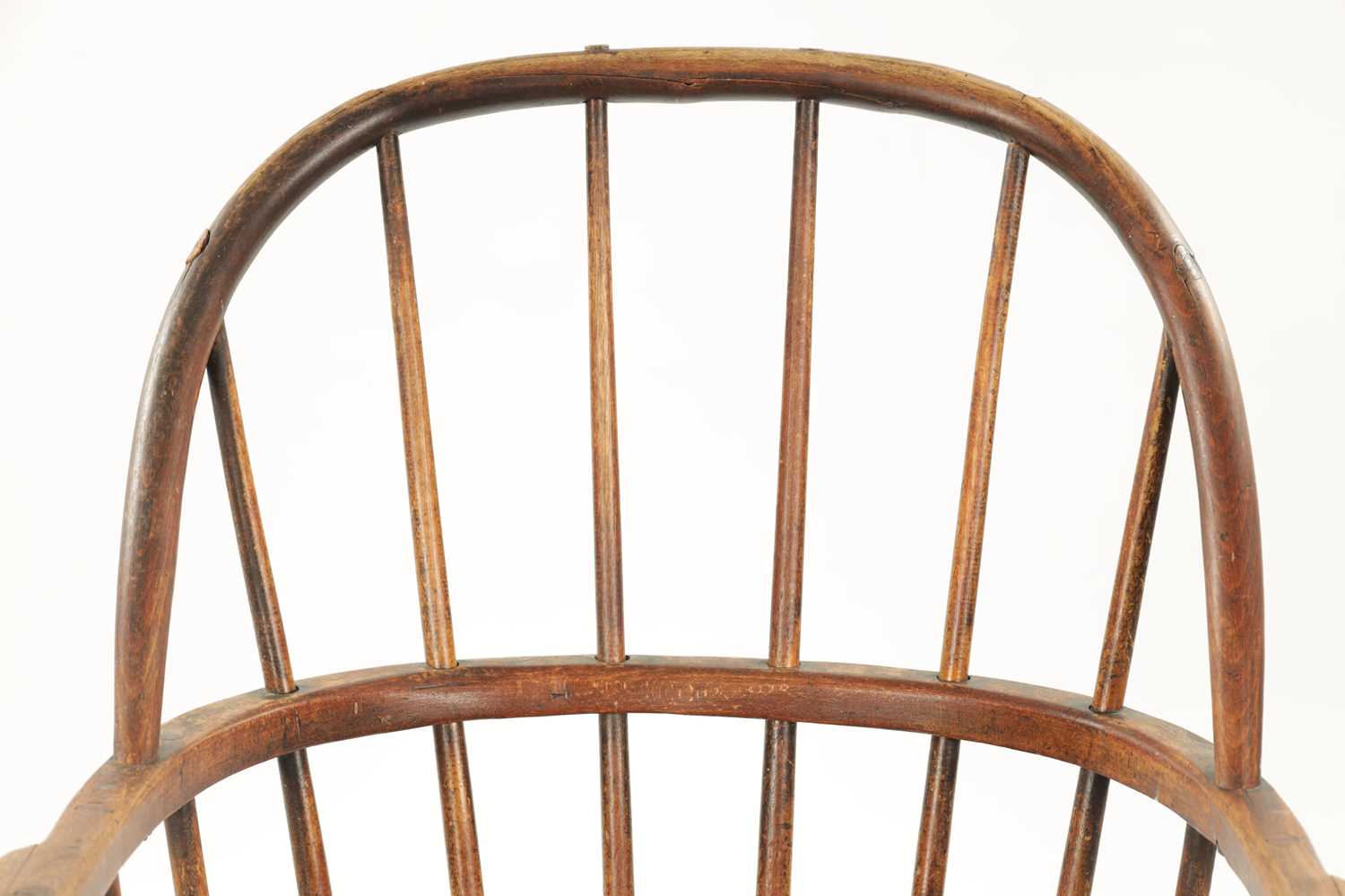 A 19TH CENTURY AMERICAN PRIMITIVE STICK BACK WINDSOR CHAIR - Image 3 of 10
