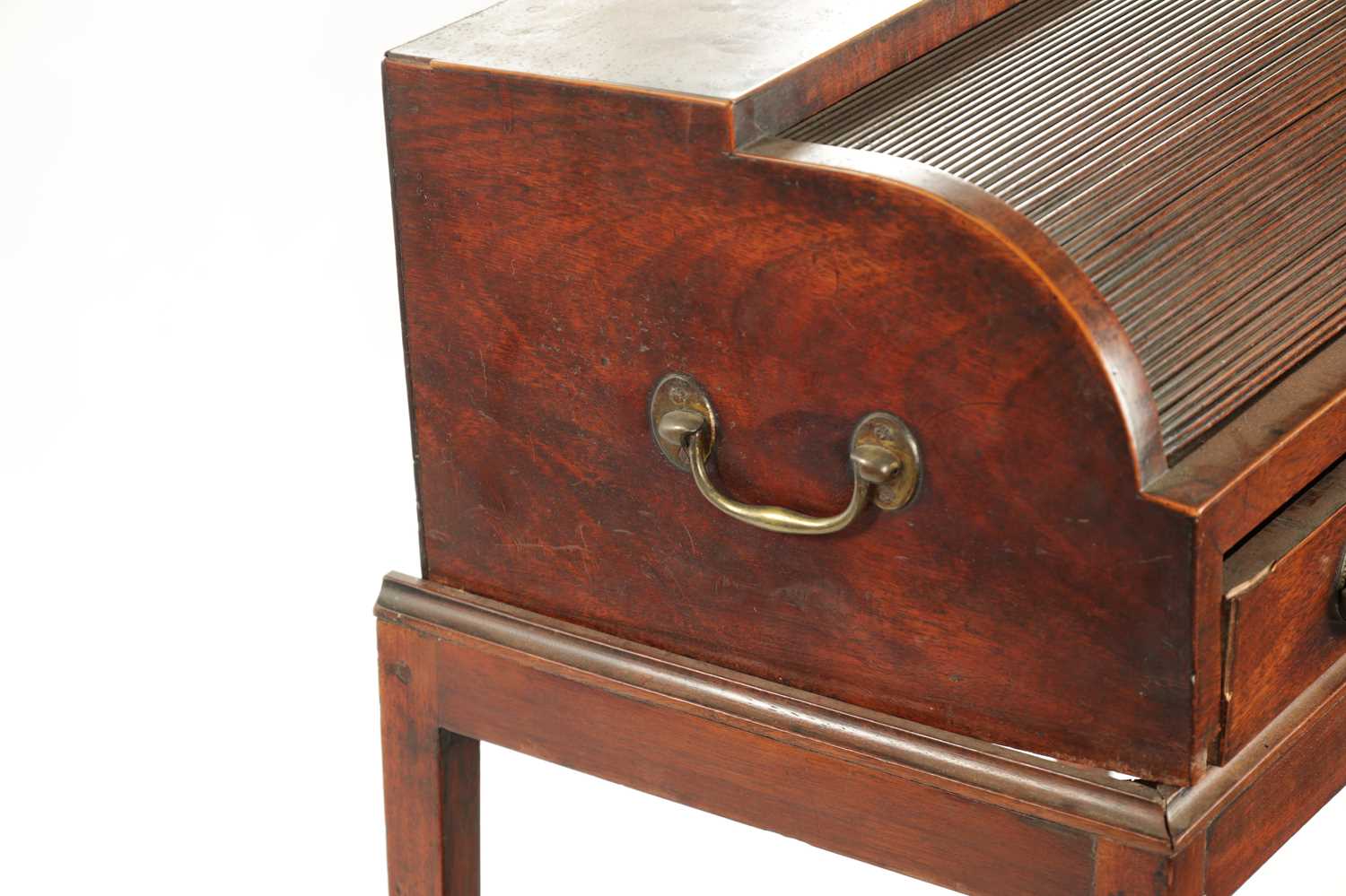 A REGENCY MAHOGANY TAMBOUR FRONT WRITING TABLE ON STAND - Image 5 of 6