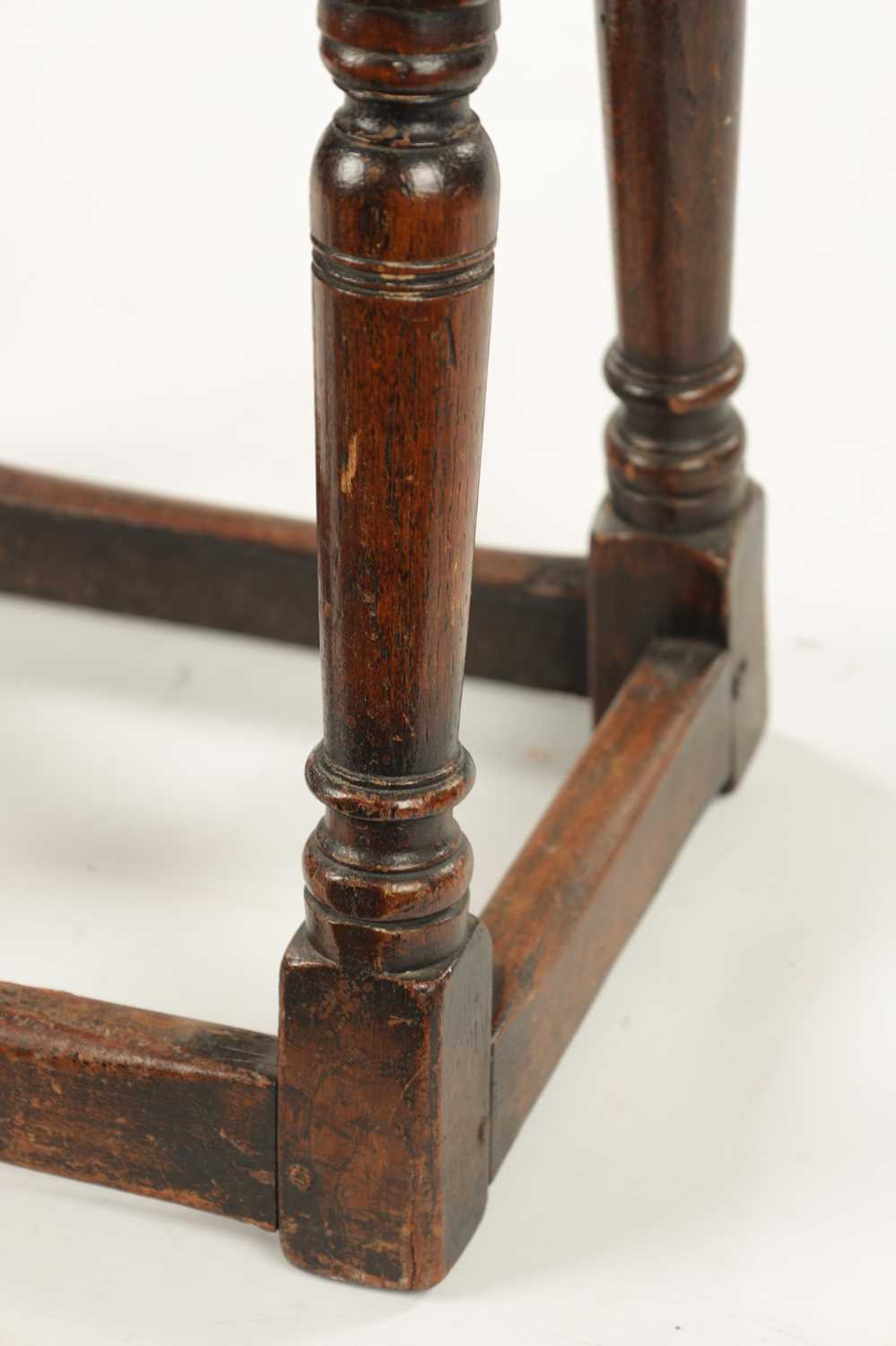 A 17TH CENTURY AND LATER OAK JOINT STOOL WITH POLLARD OAK BURR TOP - Image 5 of 9