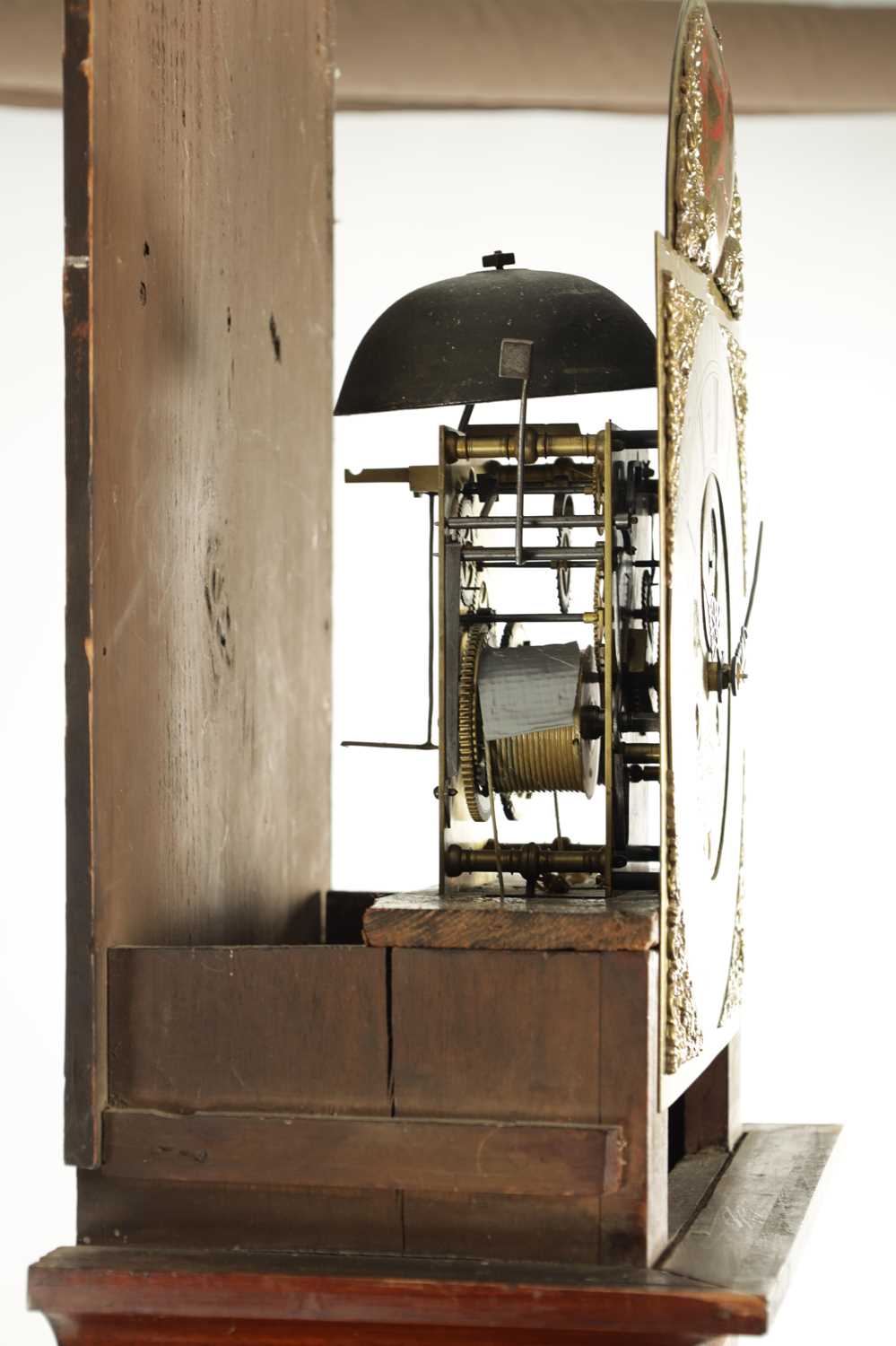 R. HENDERSON, SCARBROUGH. A MID 18TH CENTURY FIGURED MAHOGANY LONGCASE CLOCK - Bild 7 aus 8