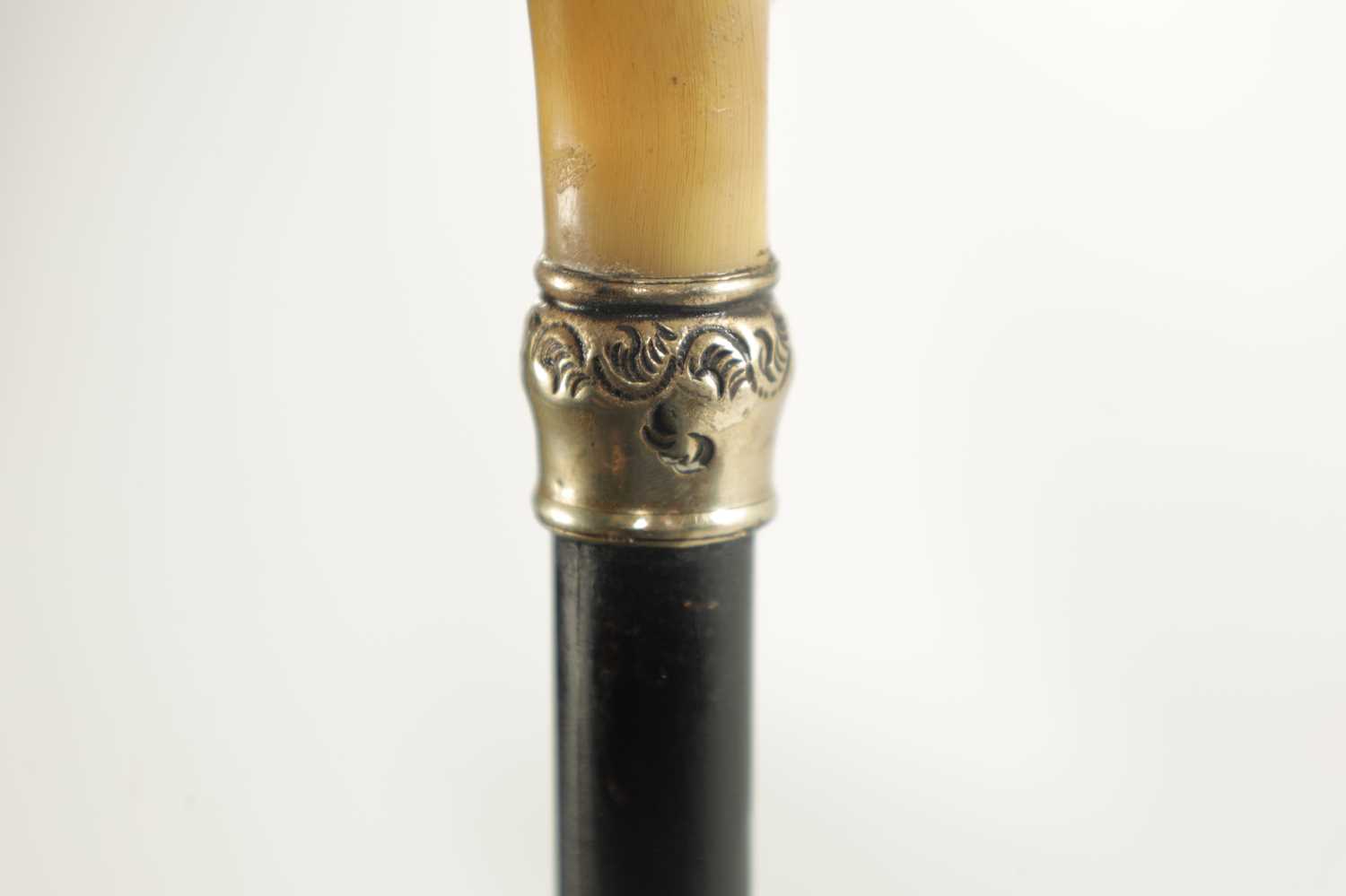 A 19TH CENTURY SILVER AND CARVED HORN WALKING STICK - Image 3 of 6