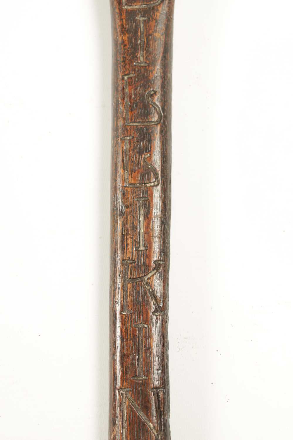 TWO UNUSUAL EARLY 20TH CENTURY CARVED WOOD LONG-HANDLED COMICAL BRUSHES - Image 4 of 5