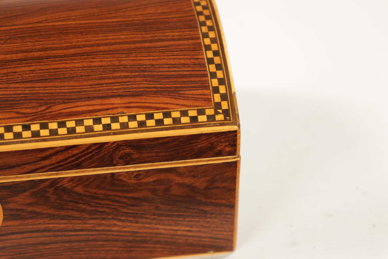 A GEORGE III DOME TOPPED TULIP WOOD AND CHEQUER-BANDED BOX - Image 4 of 7