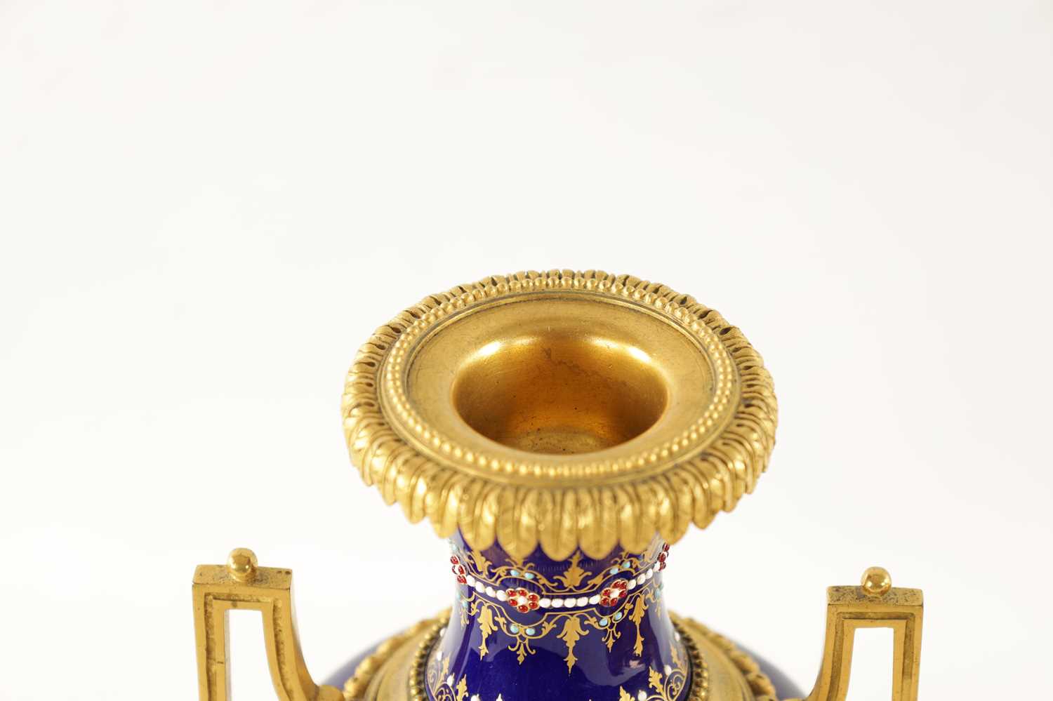 A FINE 19TH CENTURY FRENCH ORMOLU AND SEVRES PORCELAIN CLOCK GARNITURE - Image 7 of 12