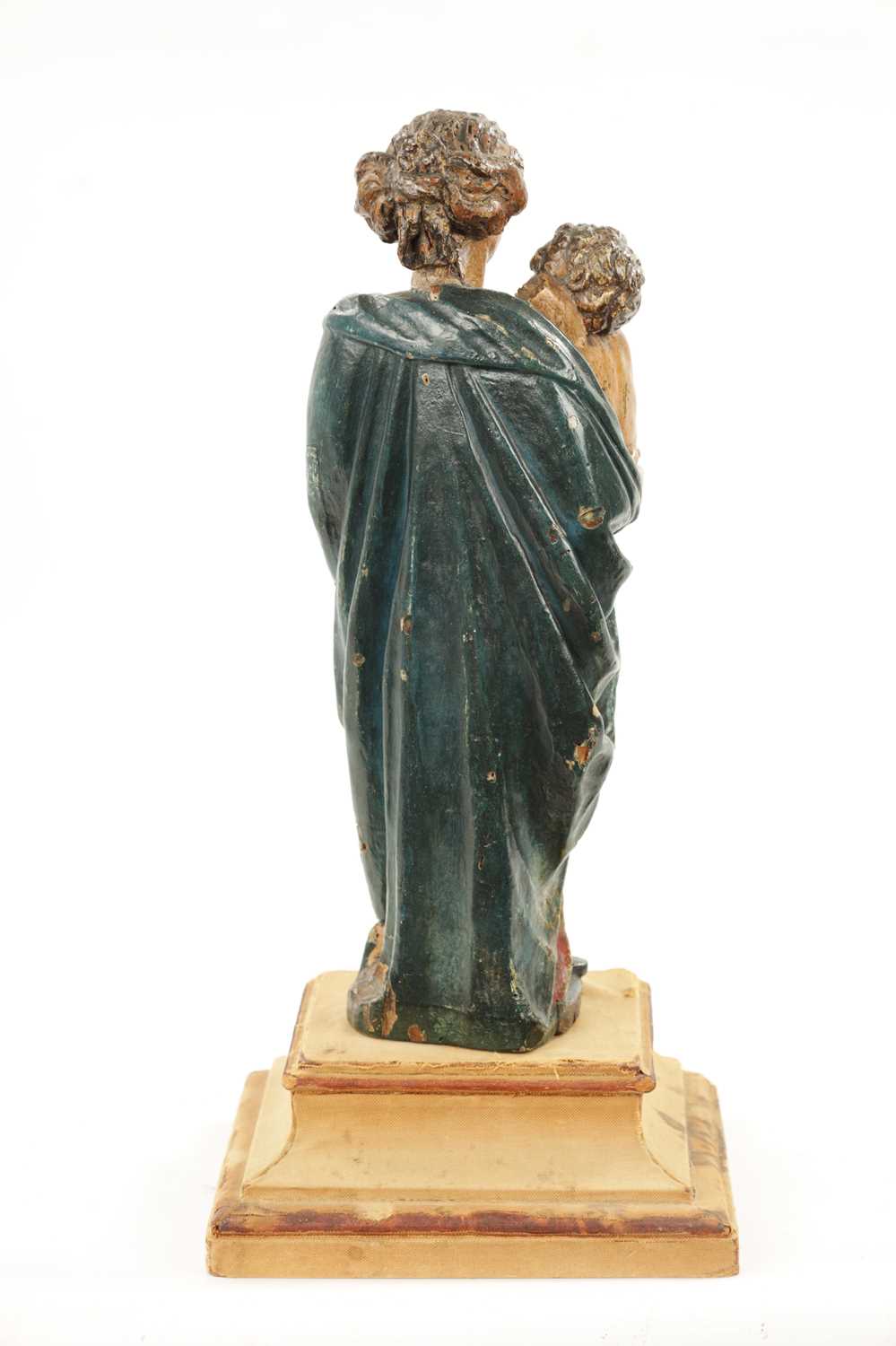 AN EARLY 18TH CENTURY POLYCHROME CARVING OF MADONNA AND CHILD - Image 6 of 9