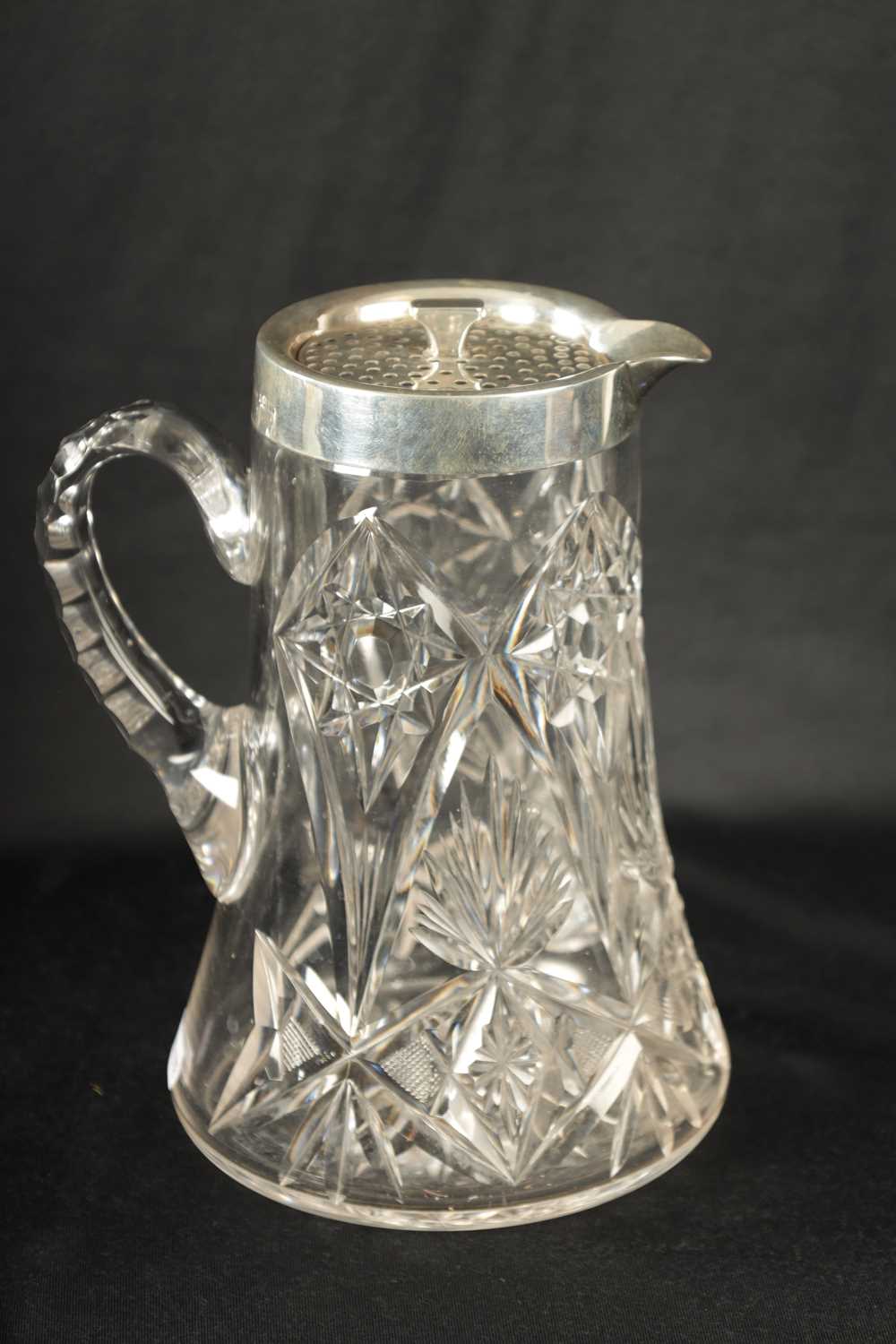 AN EARLY 20TH CENTURY CUT GLASS AND SILVER MOUNTED LEMONADE JUG - Image 9 of 10