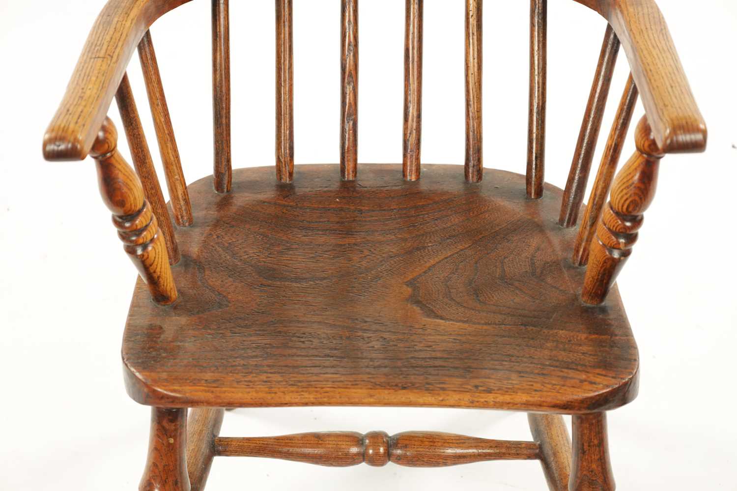 A 19TH CENTURY CHILD'S STICK-BACK WINDSOR CHAIR - Image 4 of 8