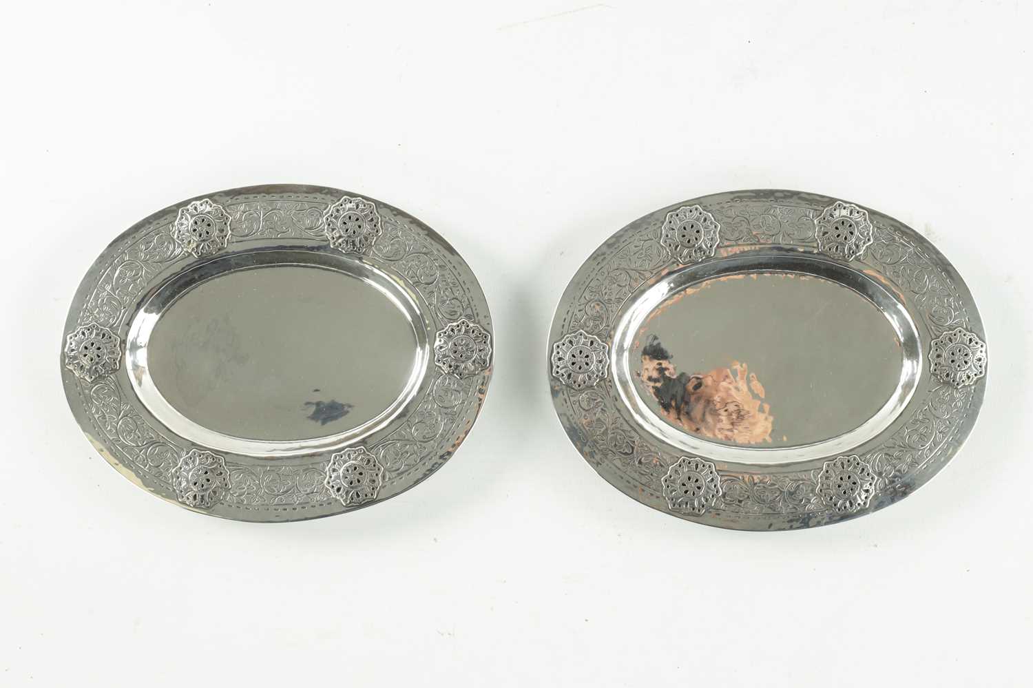 A PAIR OF LIBERTY & CO. ARTS AND CRAFTS SILVER OVAL DISHES DESIGNED BY BERNARD CUZNER - Image 2 of 5