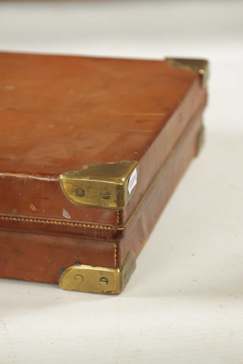 A LATE 19TH CENTURY BRASS BOUND LEATHER SHOTGUN CASE BY BOSS AND C0. - Image 8 of 8
