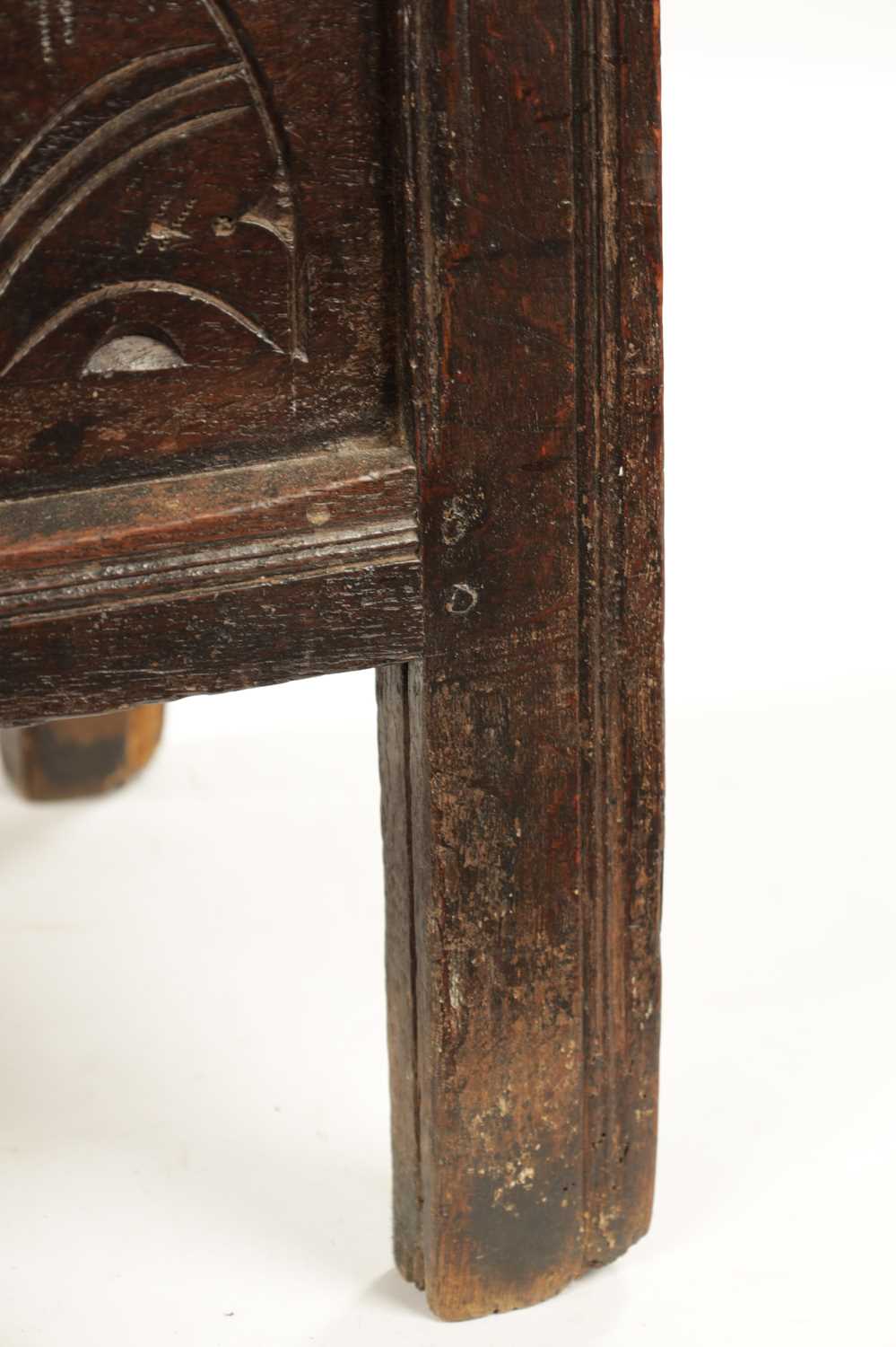 A GOOD SMALL LATE 17TH CENTURY OAK PANELLED COFFER - Image 6 of 11