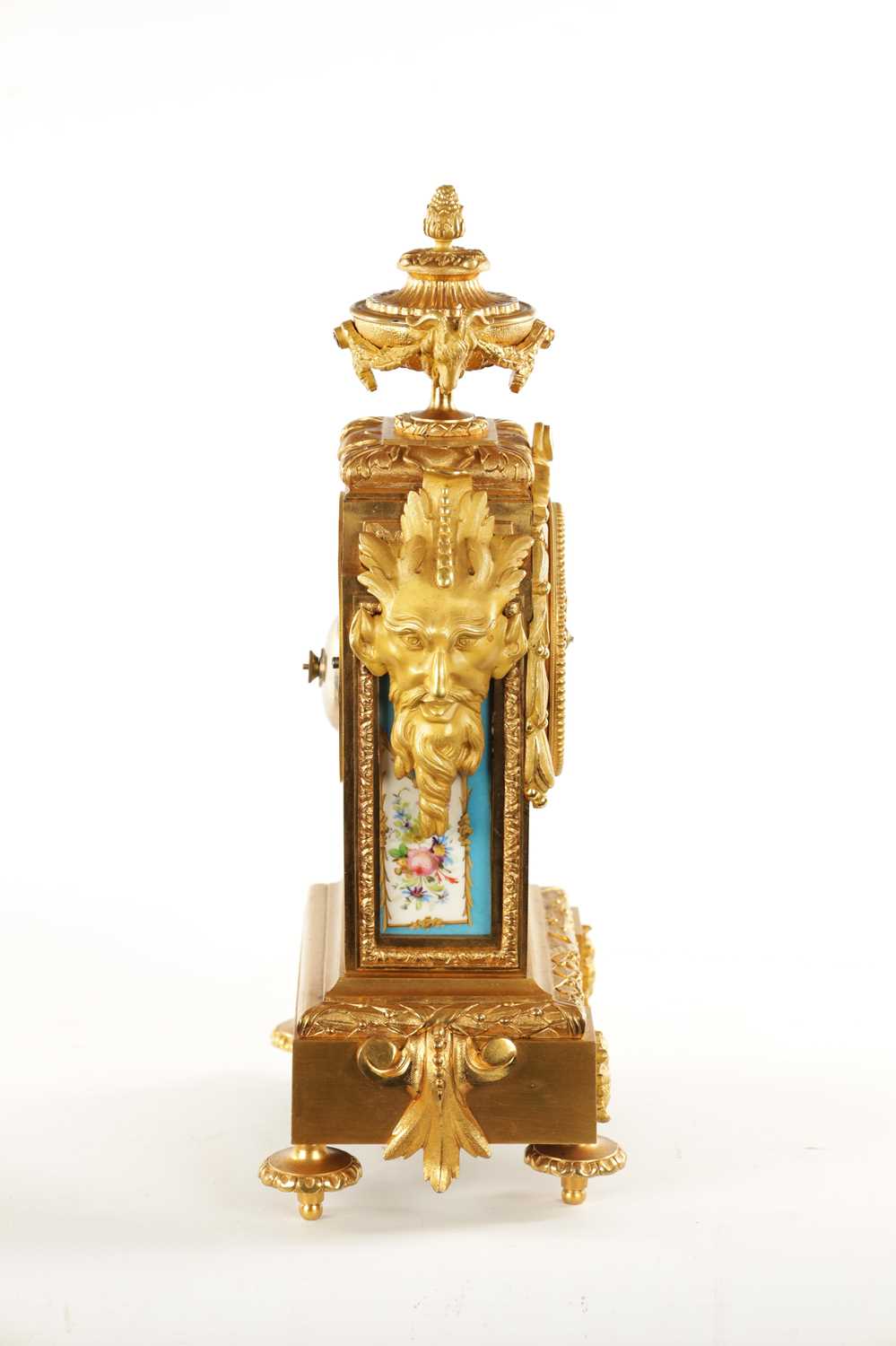 A LATE 19TH CENTURY FRENCH PORCELAIN PANELLED ORMOLU MANTEL CLOCK - Image 8 of 10