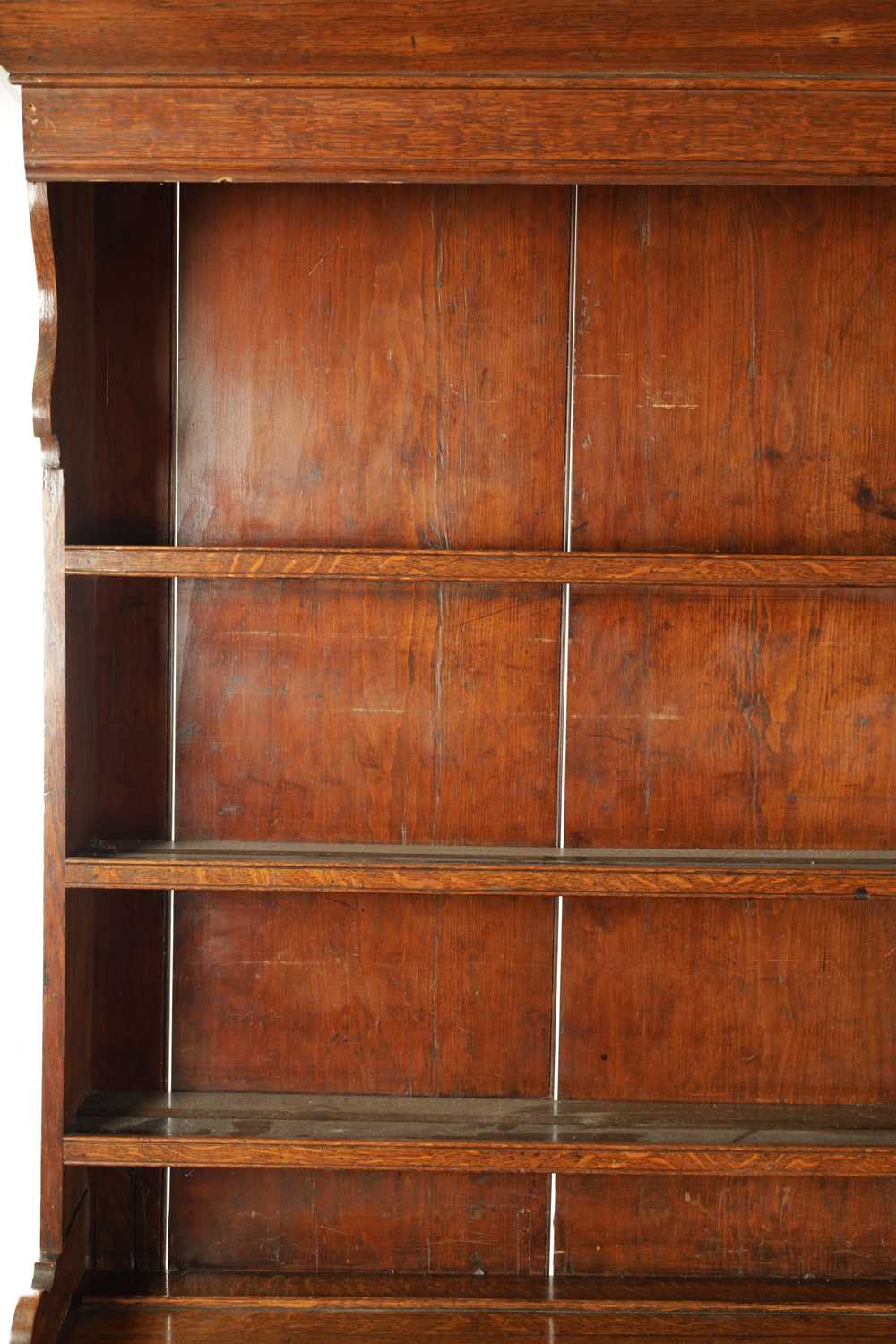 A LATE 18TH CENTURY WELSH OAK DRESSER AND RACK - Image 4 of 10