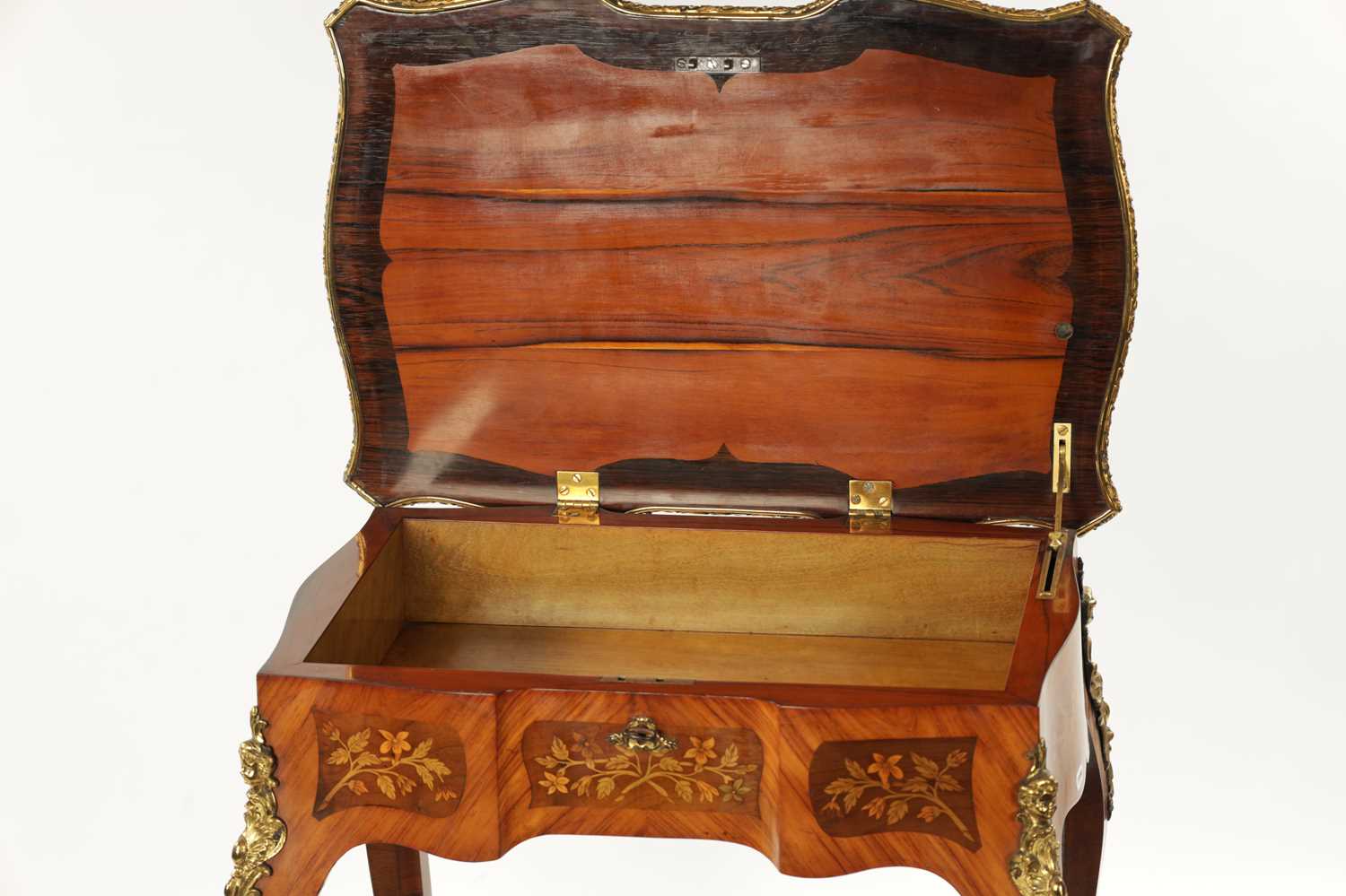 A FINE 19TH CENTURY BURR WALNUT AND MARQUETRY INLAID WORK TABLE - Image 7 of 7