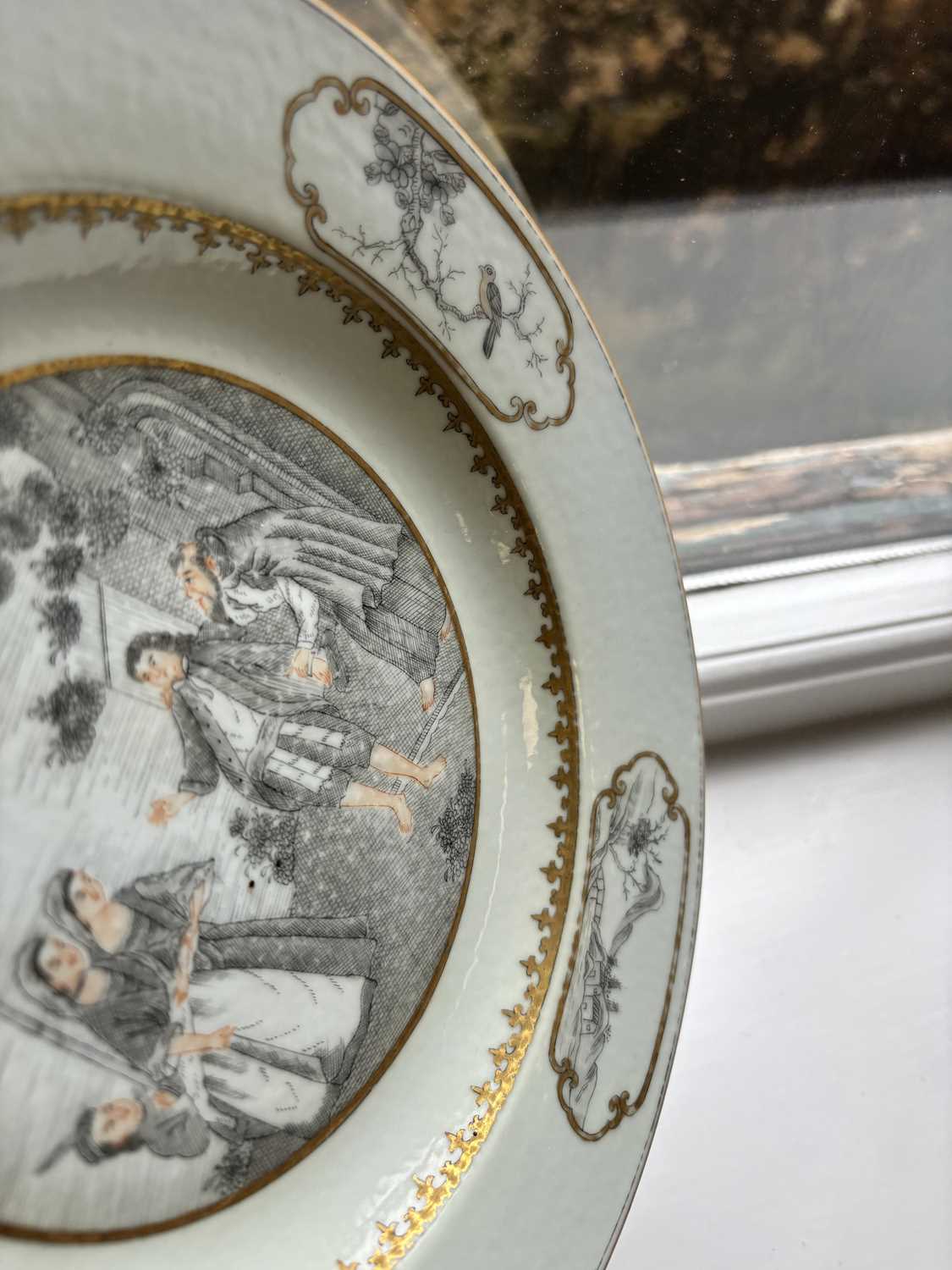 AN 18TH CENTURY QIANLONG CHINESE EXPORT PORCELAIN GRISAILLE DECORATED PLATE - Image 12 of 14