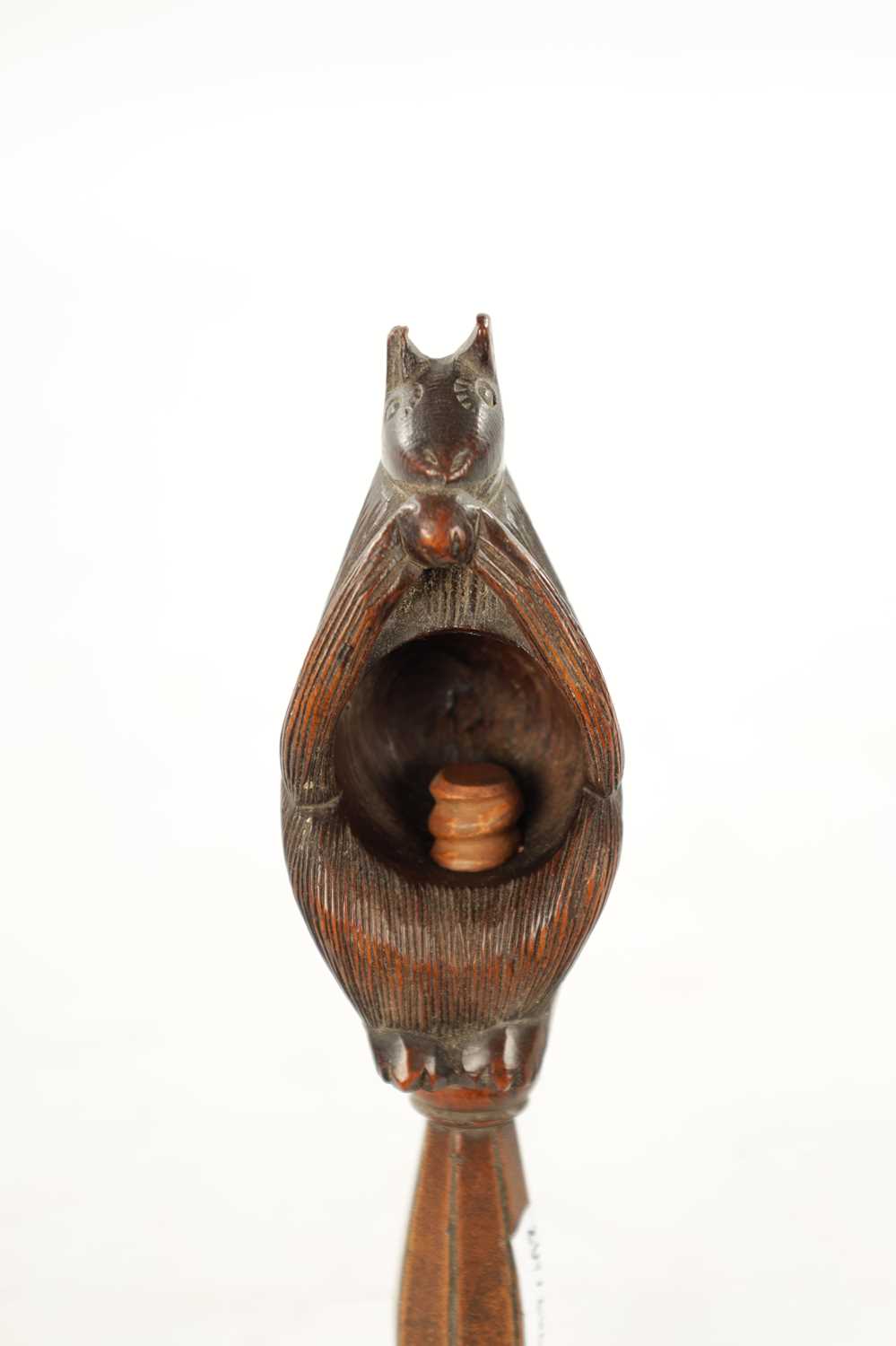 A 19TH CNEUTRY CARVED FRUITWOOD TREEN NUTCRACKER - Image 3 of 5