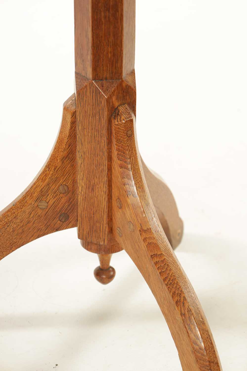 AN EARLY 20TH CENTURY AESTHETIC PERIOD OCTAGONAL PUGINESQUE INLAID OAK OCCASIONAL TABLE - Image 5 of 6