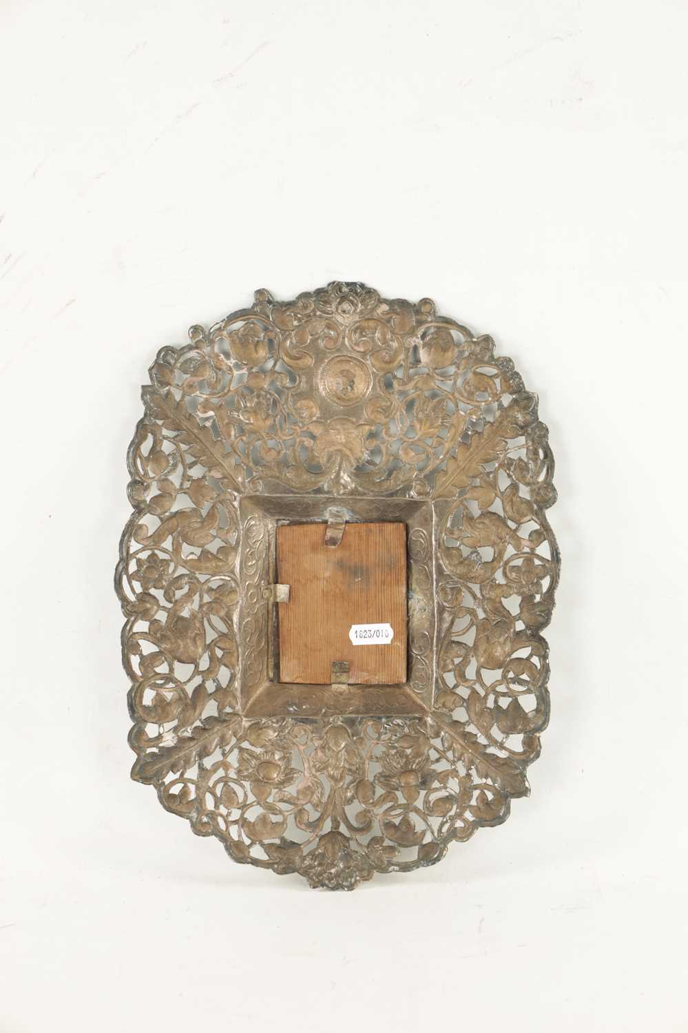AN EARLY 18TH CENTURY SOUTH AMERICAN SILVER FRAME - Image 6 of 6