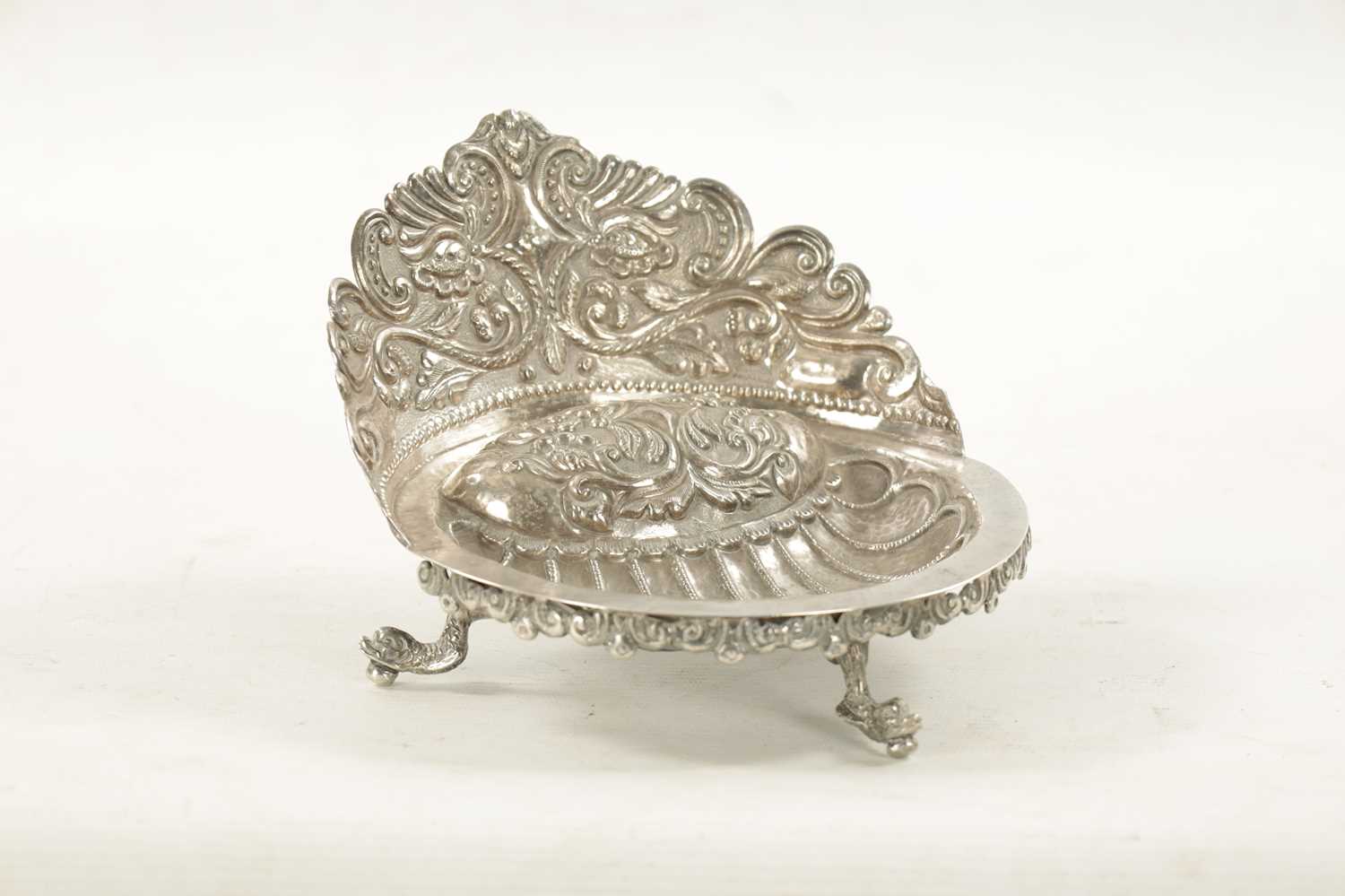 AN EARLY 19TH CENTURY SOUTH AMERICAN SILVER DISH - Image 4 of 7