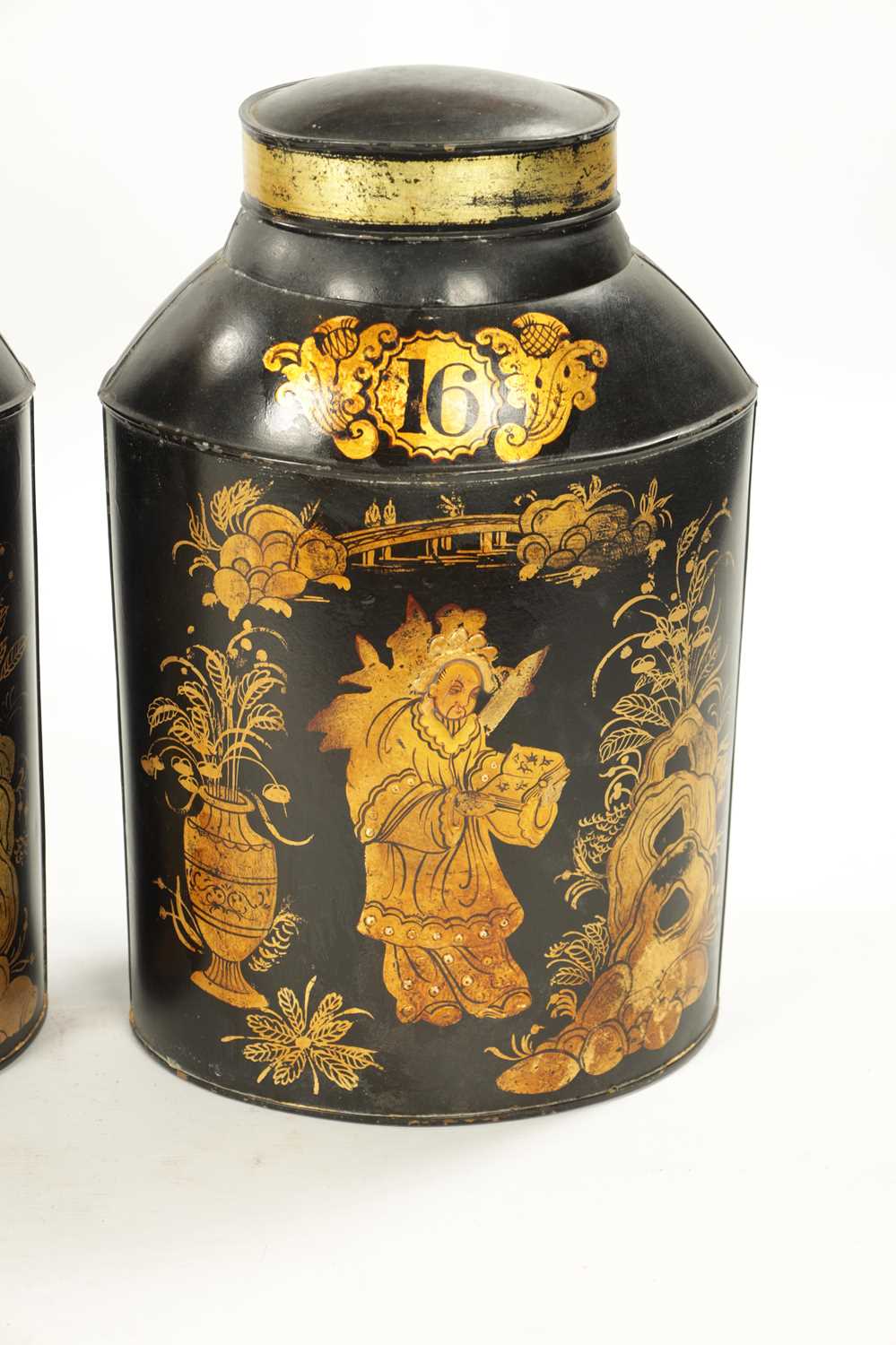 A SET OF FOUR 19TH CENTURY CHINOISERIE LACQUERED TOLE TEA CANISTERS - Image 4 of 10