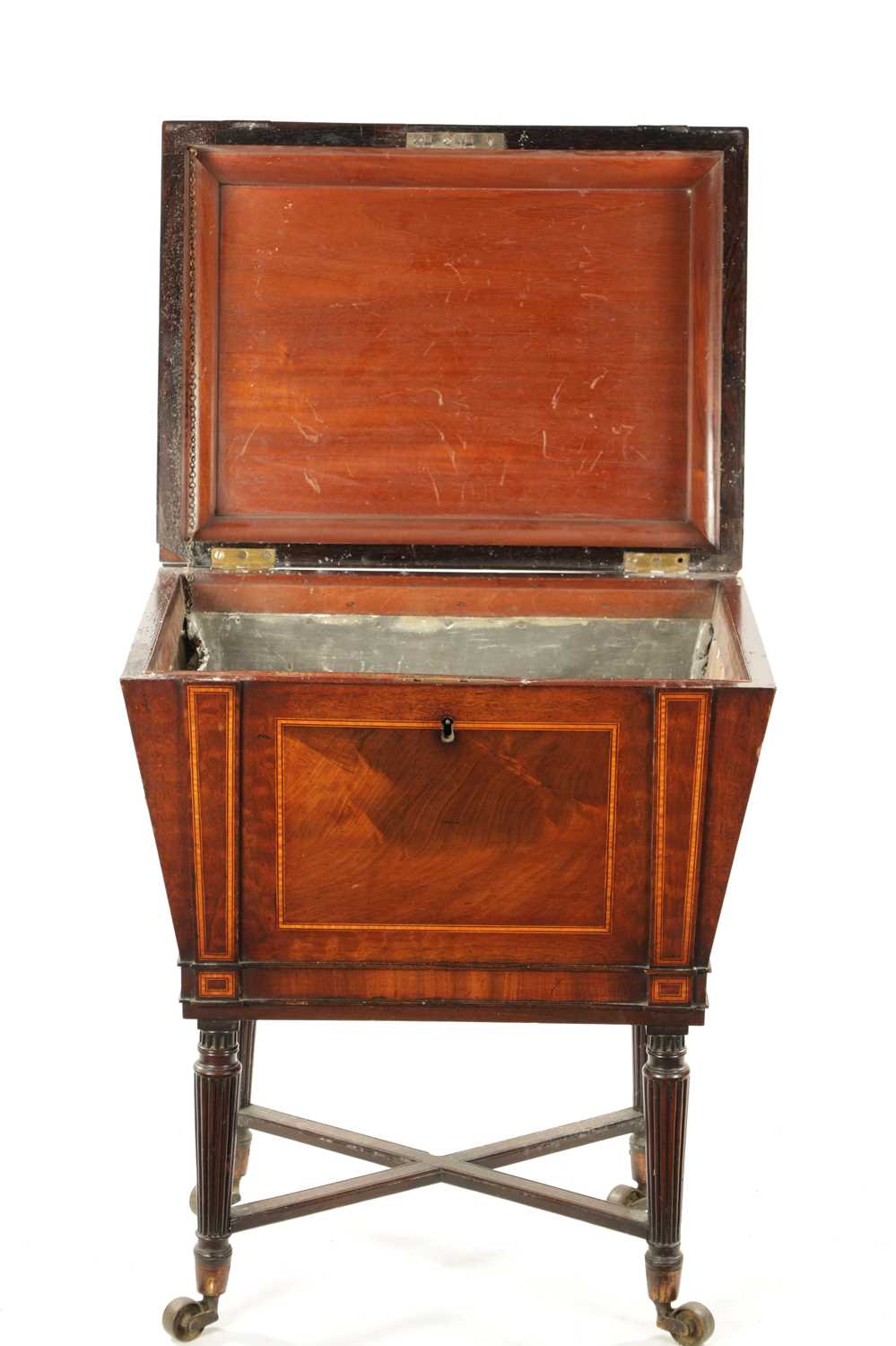 A REGENCY INLAID MAHOGANY CELLARETTE ON TAPERED FLUTED LEGS IN THE MANNER OF GILLOWS - Image 7 of 12