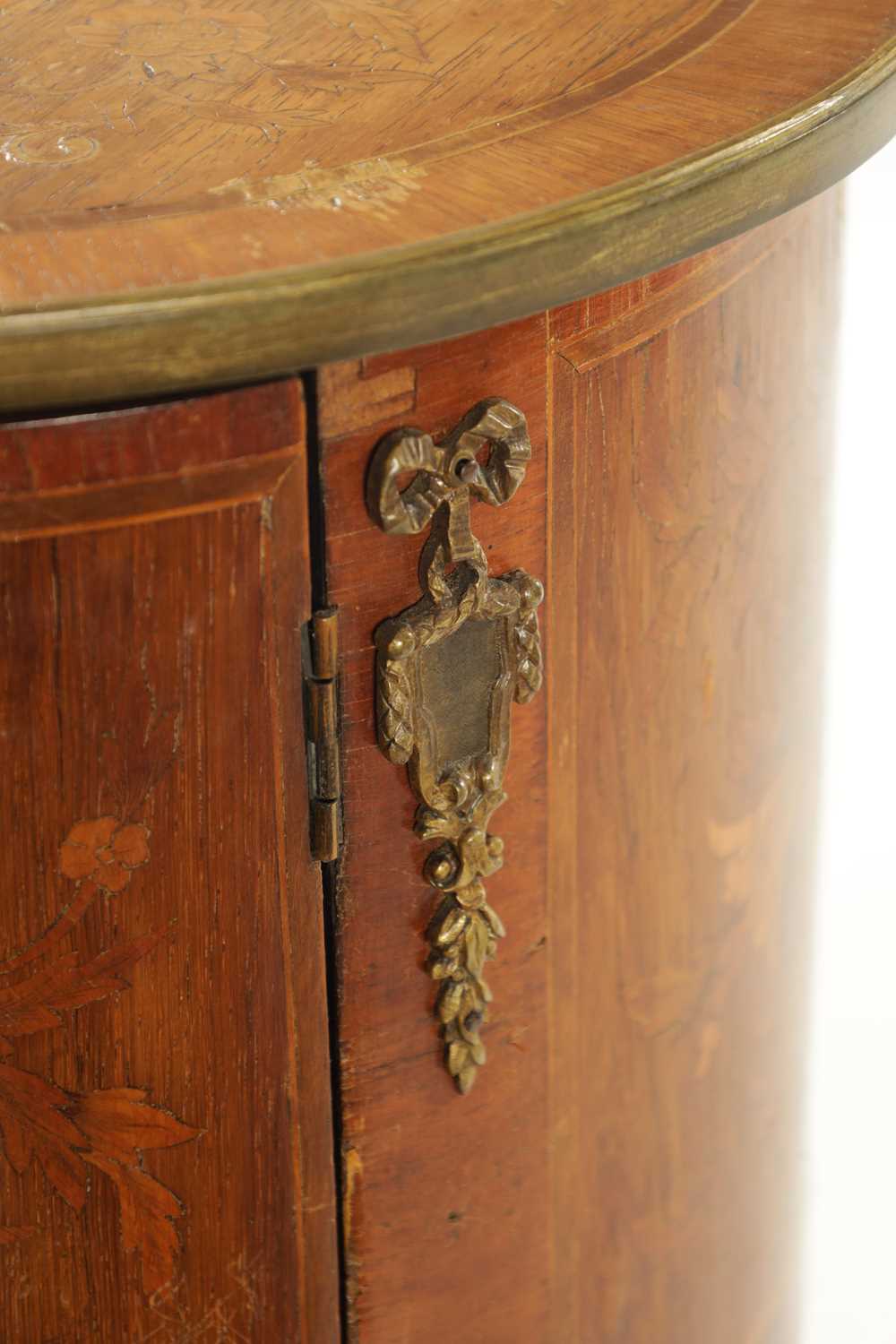 A 19TH CENTURY FRENCH WALNUT MARQUETRY CIRCULAR BEDSIDE CABINET - Image 6 of 9