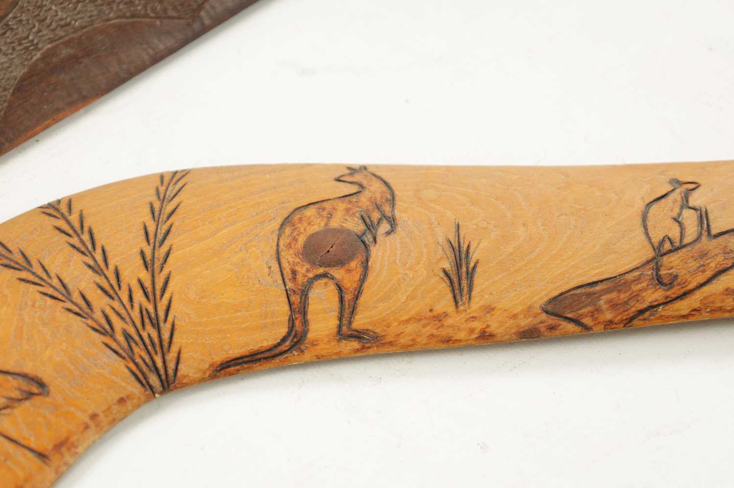 AN ABORIGINAL MULGA WOOD SPEAR THROWER WITH CARVED ANIMALS AND AN OLD BOOMERANG. - Image 3 of 6