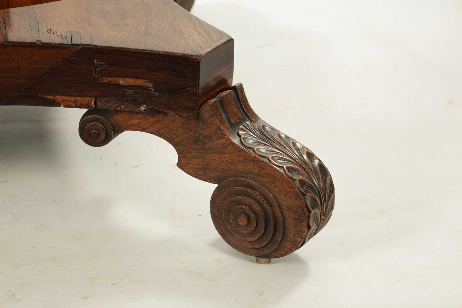 A WILLIAM IV FIGURED ROSEWOOD CENTRE TABLE - Image 2 of 8