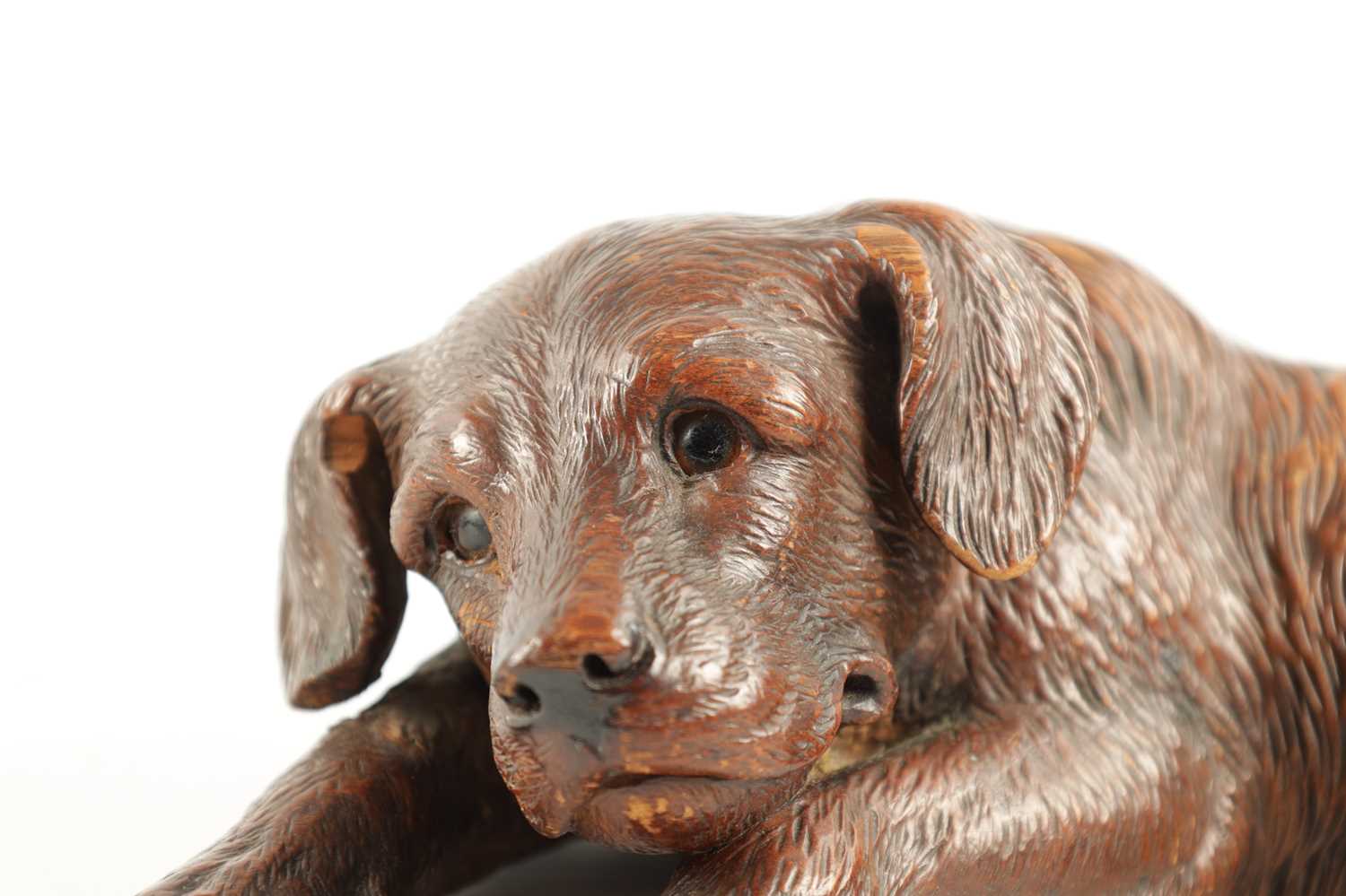 A 19TH CENTURY BLACK FOREST CARVED LINDEN WOOD DOG SCULPTURE - Image 3 of 7