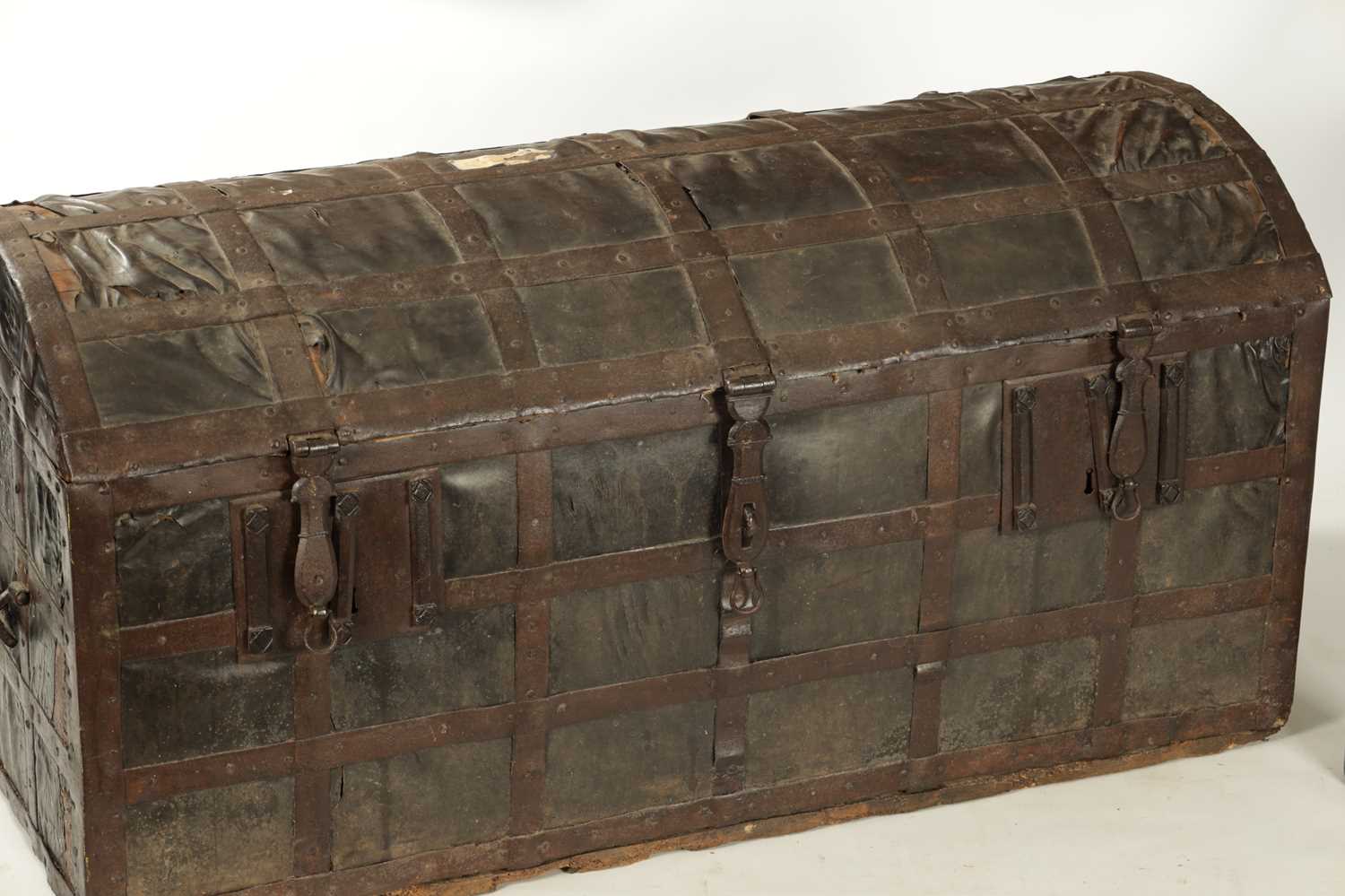 A RARE 17TH CENTURY DOMED TOP IRON BOUND LEATHER COVERED COFFER - Image 2 of 8