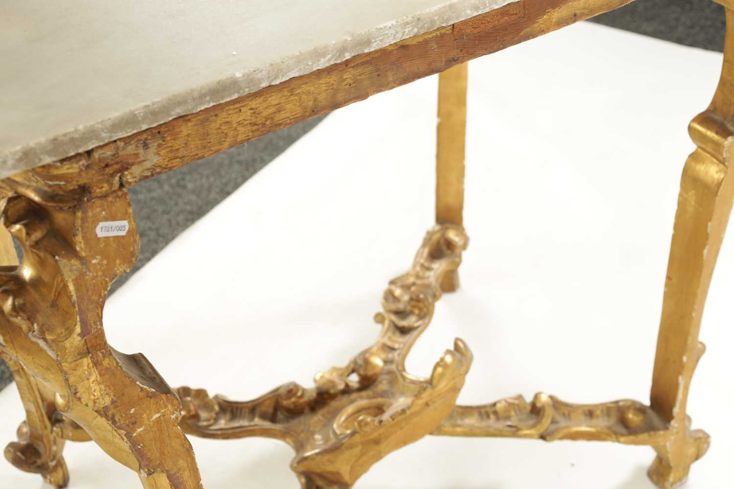 AN 18TH CENTURY CARVED GILTWOOD CONSOLE TABLE - Image 3 of 7