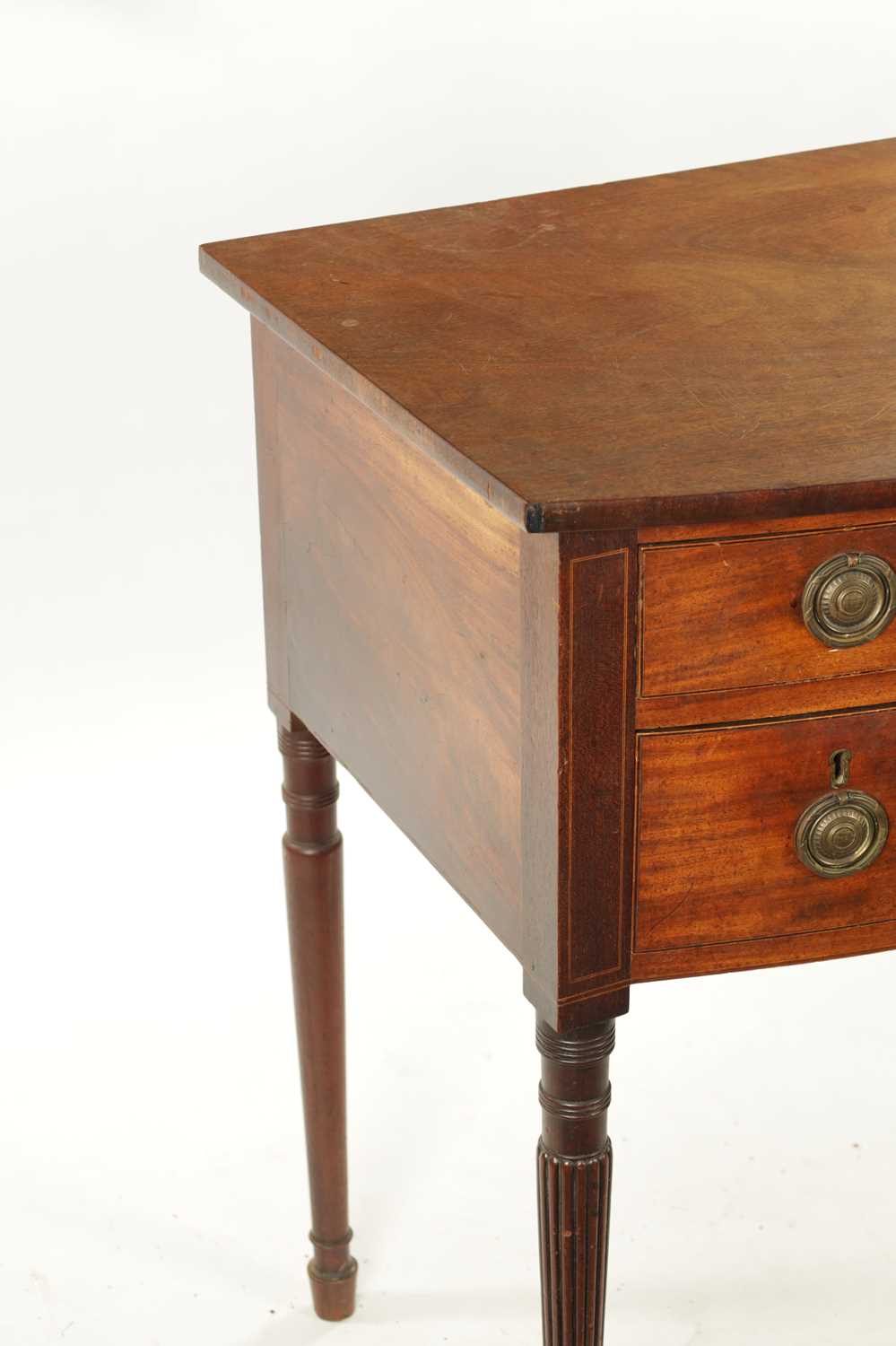 A REGENCY GILLOWS STYLE MAHOGANY BOW FRONTED SIDE TABLE - Image 3 of 5