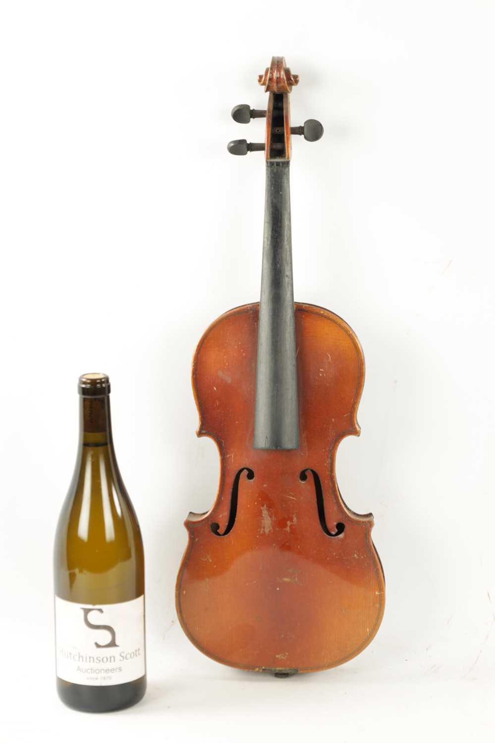 AN OLD FRENCH VIOLIN LABELLED MEDIO FINO - Image 7 of 9