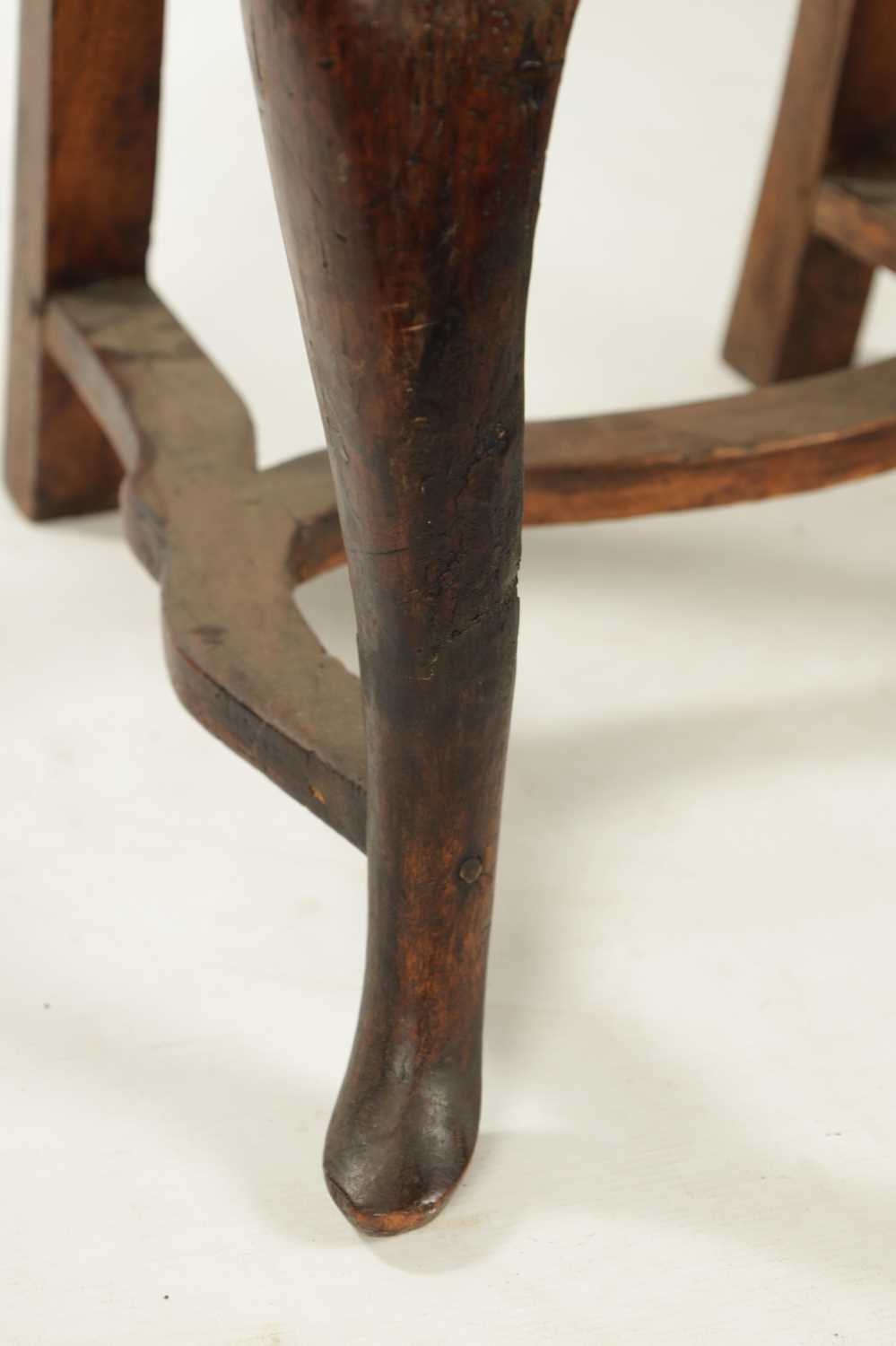 A PAIR OF EARLY 18TH CENTURY WALNUT BERGERE SIDE CHAIRS - Image 7 of 10
