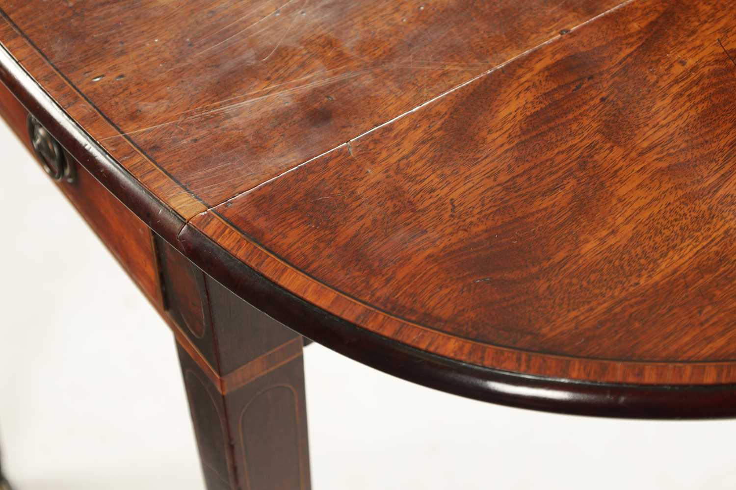 A GEORGE III MAHOGANY PEMBROKE TABLE OF SUPERB COLOUR AND PATINA - Image 8 of 11