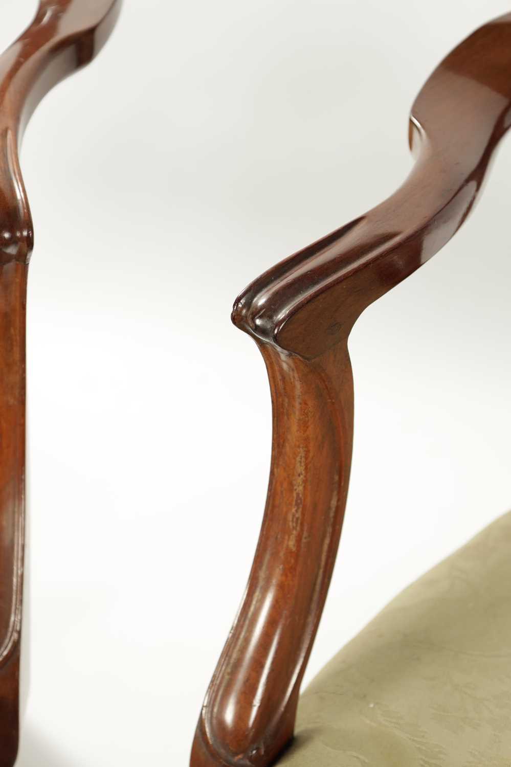 A PAIR OF 19TH CENTURY HEPPLEWHITE STYLE MAHOGANY ARMCHAIRS - Image 5 of 12