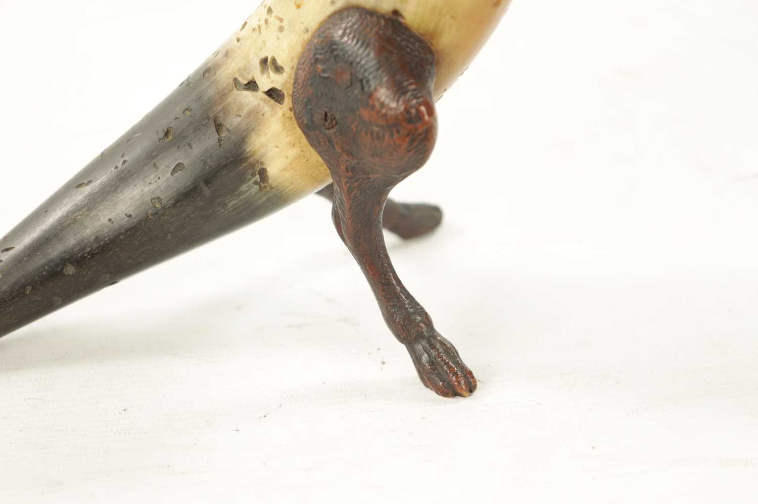 A 19TH CENTURY BLACK FORREST CARVED WOOD AND HORN INKWELL - Image 3 of 7