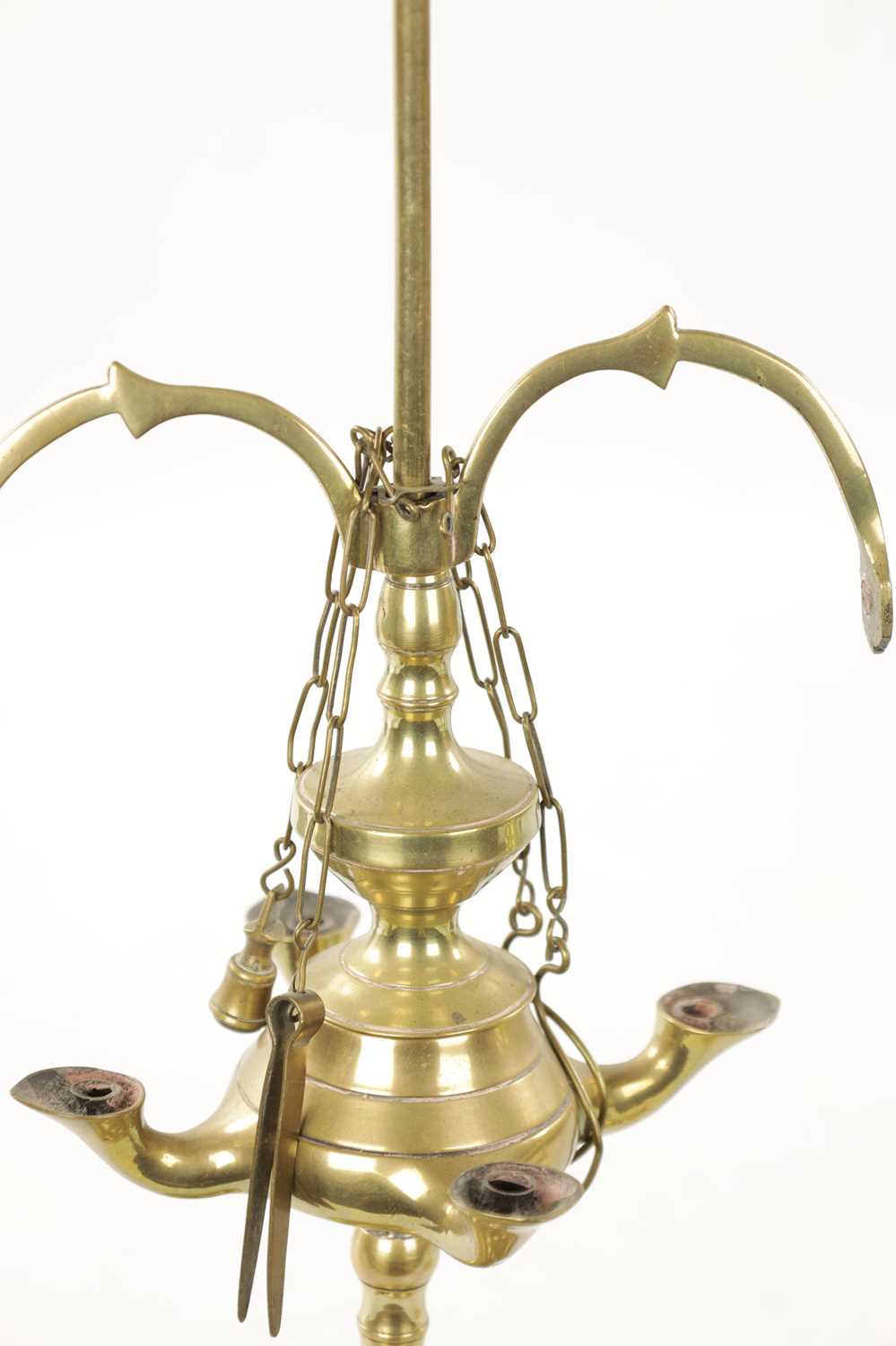 A PAIR OF LATE 19TH CENTURY BRASS OIL LAMPS - Image 3 of 7