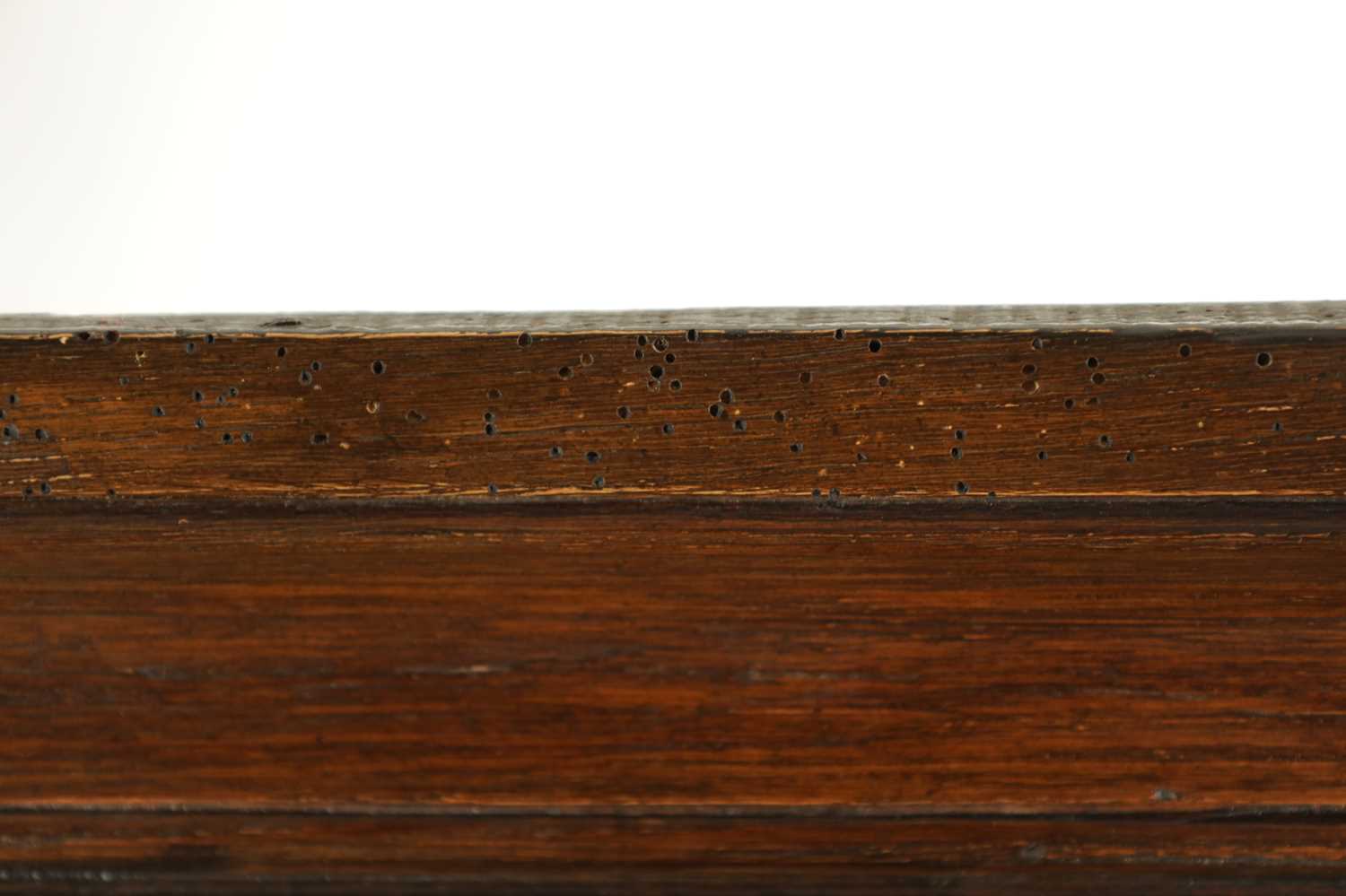 AN EARLY 18TH CENTURY OAK POSTED CANOPY DRESSER - Image 10 of 26