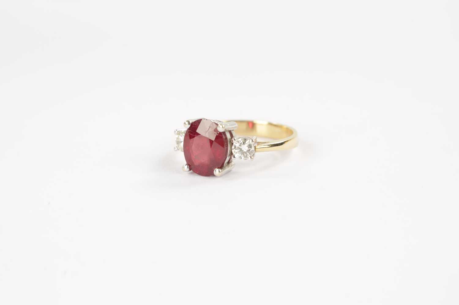 AN 18CT GOLD RUBY AND DIAMOND RING - Image 8 of 12