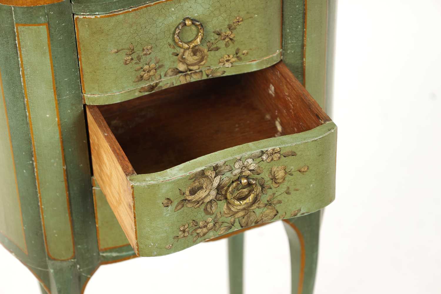 A SMALL FRENCH LATE 18TH CENTURY BEDSIDE TABLE - Image 6 of 8